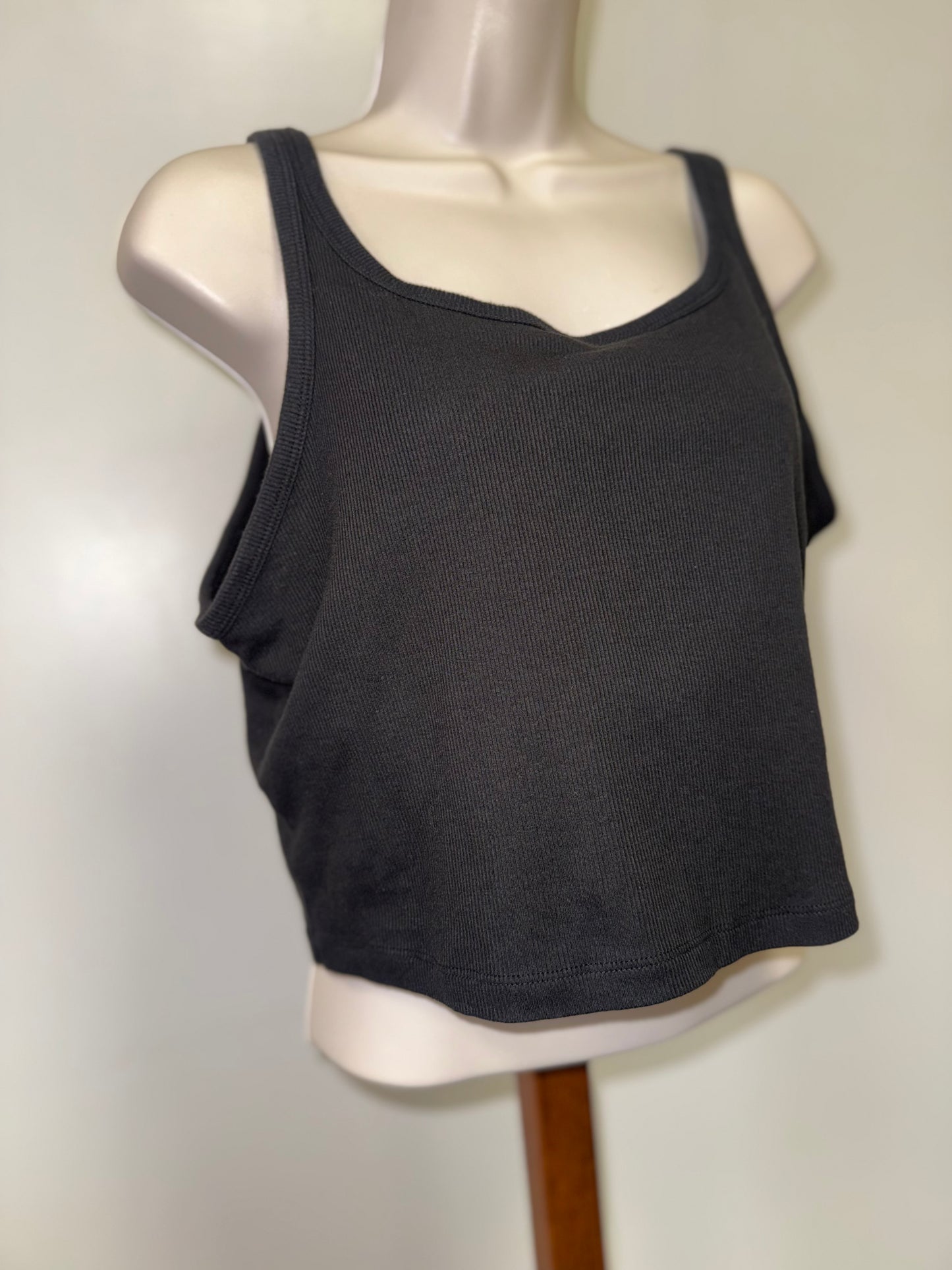 PINK Victoria's Secret (XXL) Black Ribbed Cropped Tank Top