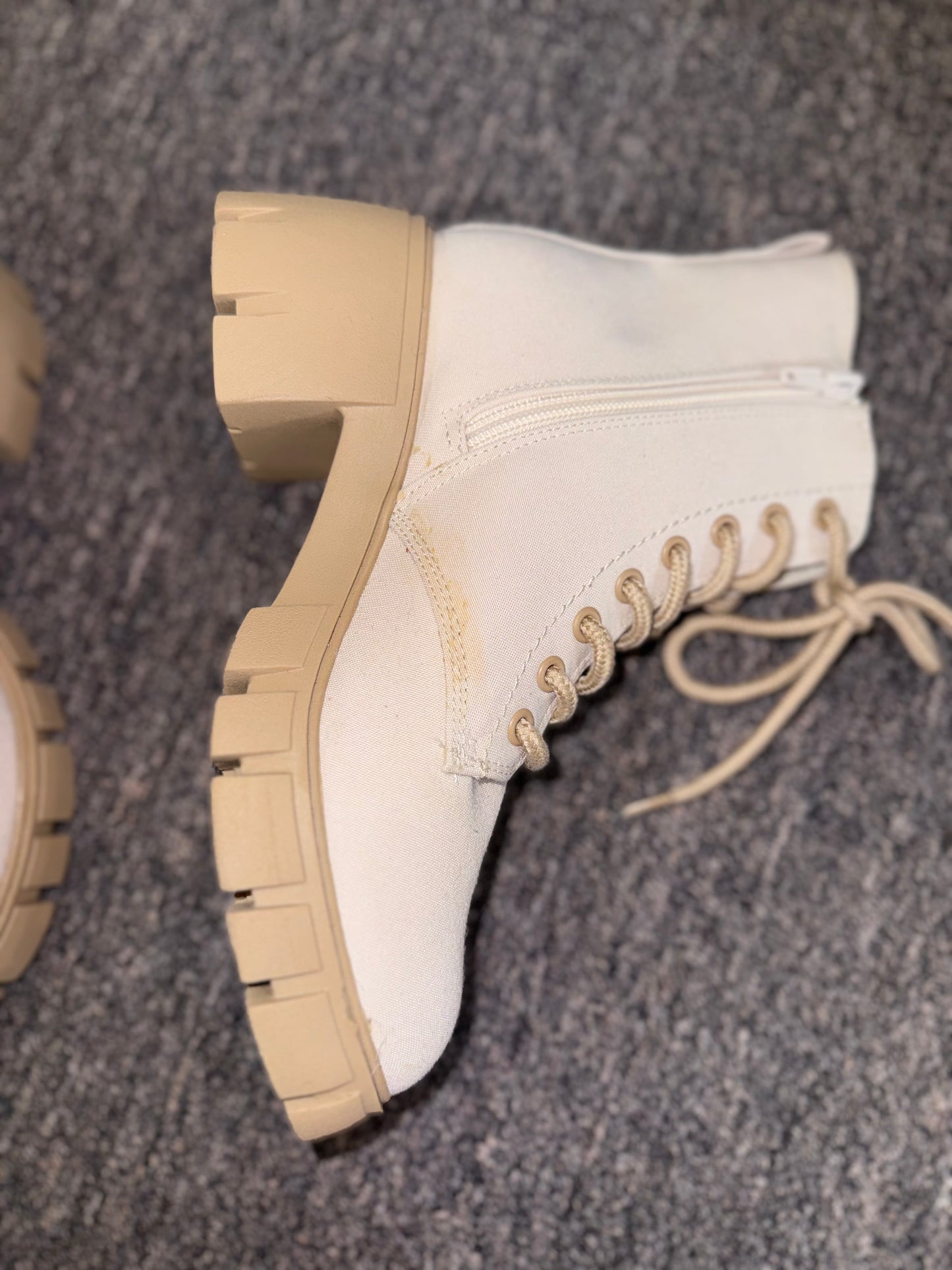 Universal Thread (6 1/2) Cream Laced Up Boots