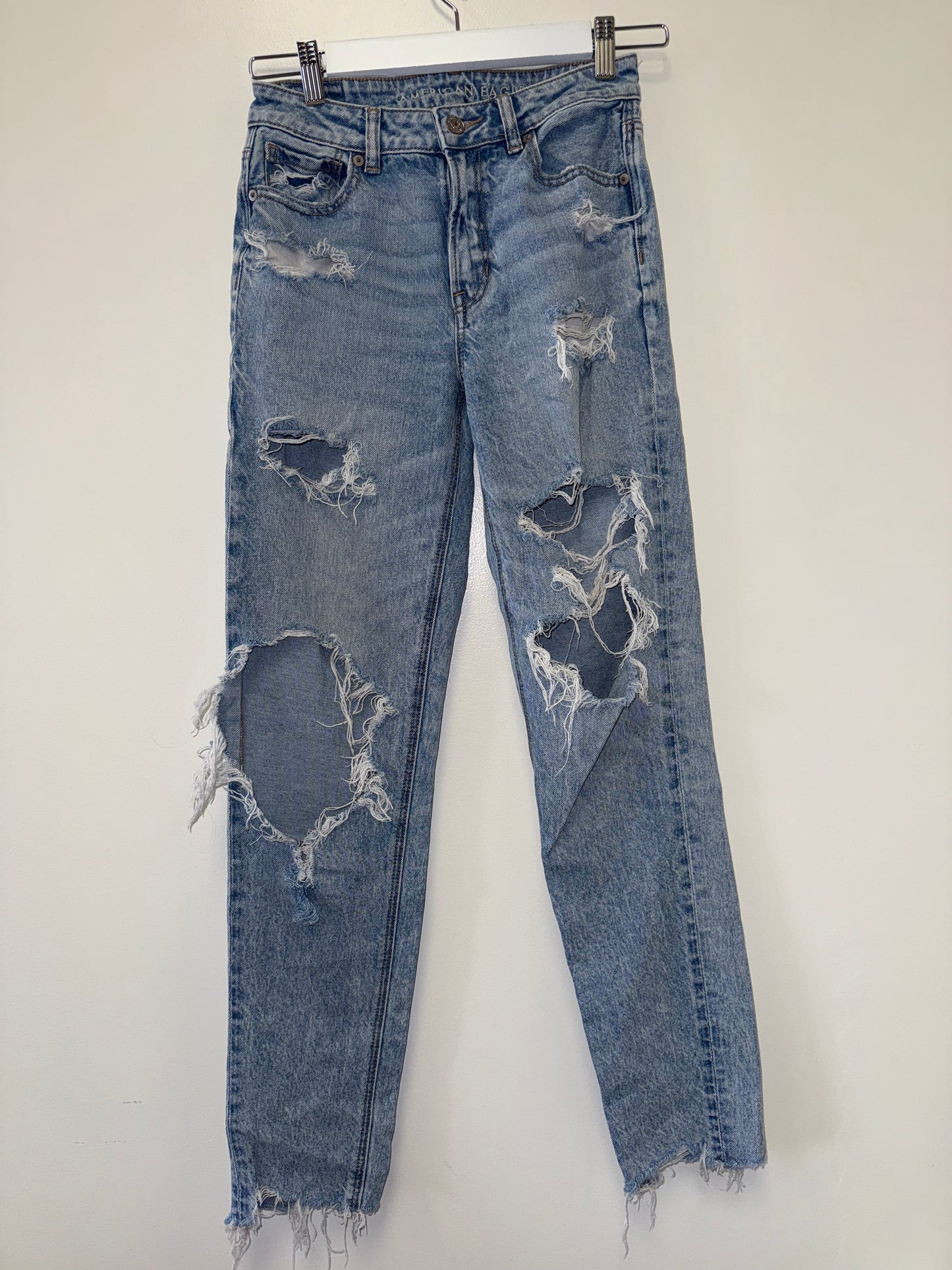 American Eagle (0 Long) Denim Strigid Mom Jeans
