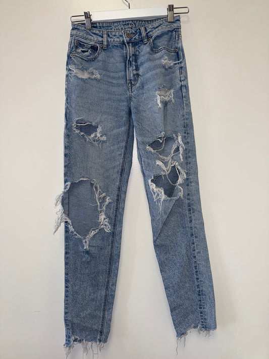 American Eagle (0 Long) Denim Strigid Mom Jeans