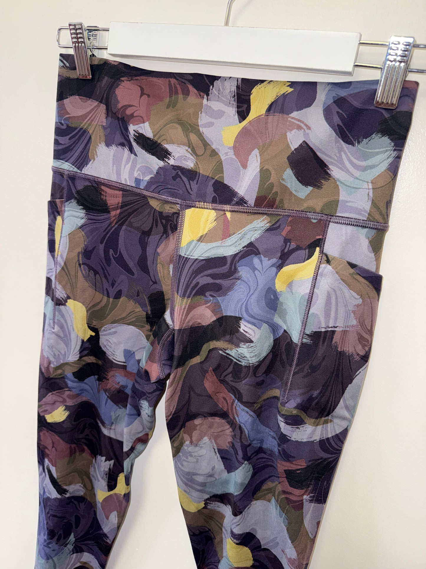 Athleta (M) Salutation Stash Pocket Printed Neutral Floral 7/8 Tight Leggings