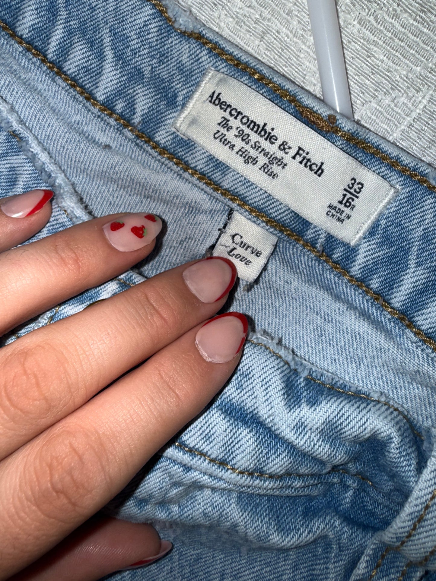 Abercrombie & Fitch (16) Denim 90's Straight Ultra High Rise Jeans w/ Curve Love