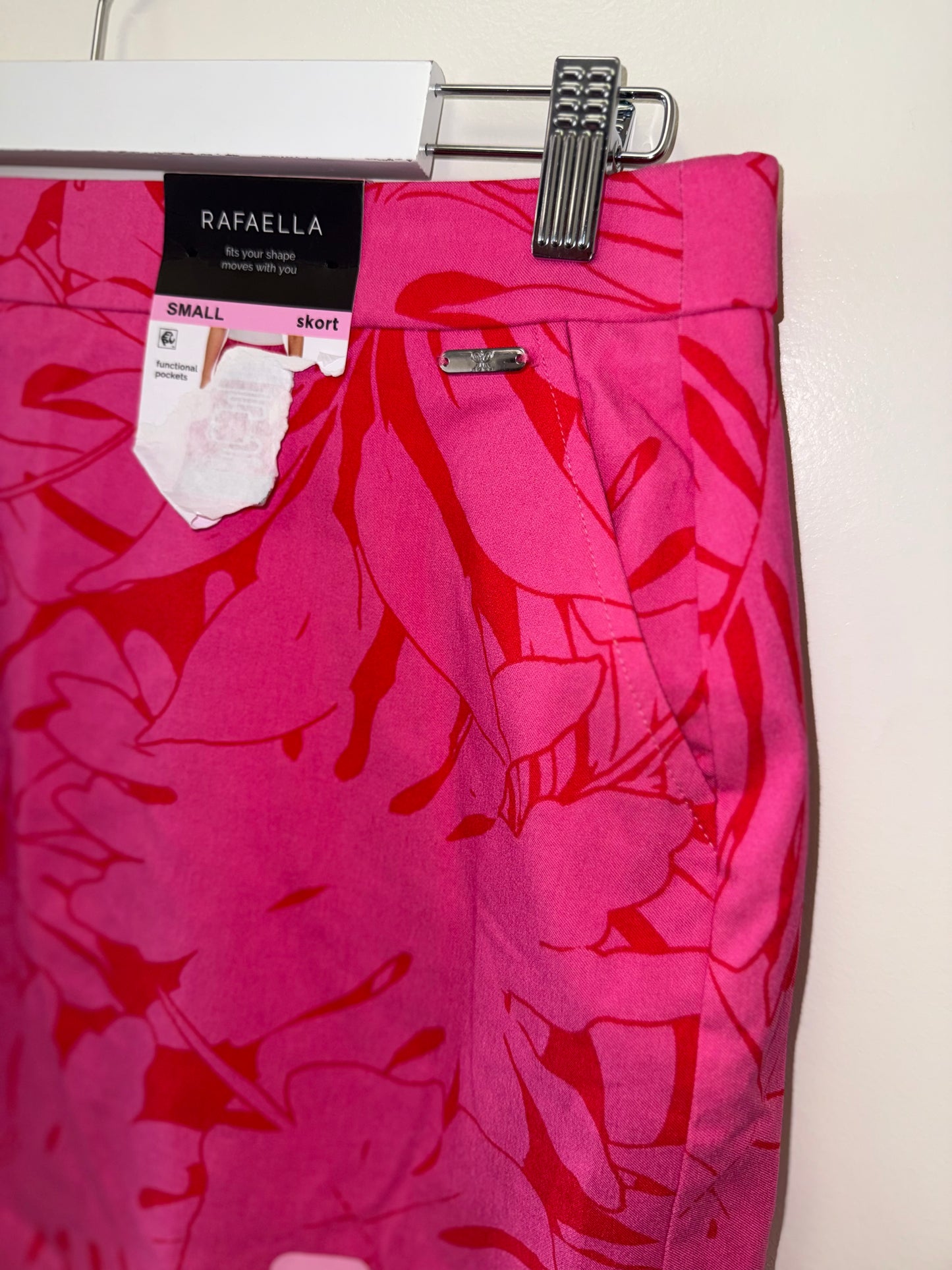 NWT Rafaella (Small) Brand New Pink Floral Skort