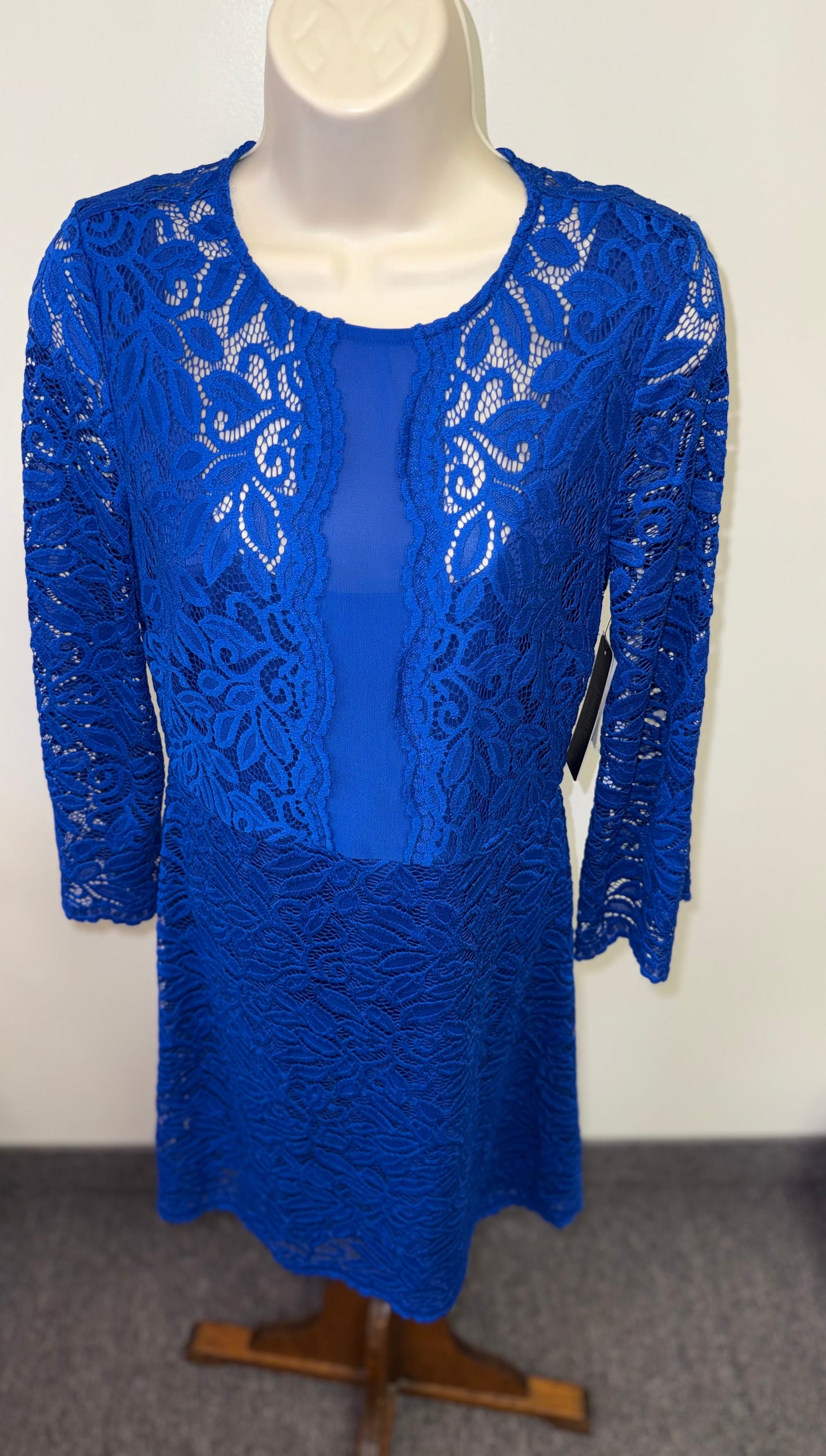 NWT Laundry (4) Brand New Lace Long Sleeve Midi Dress