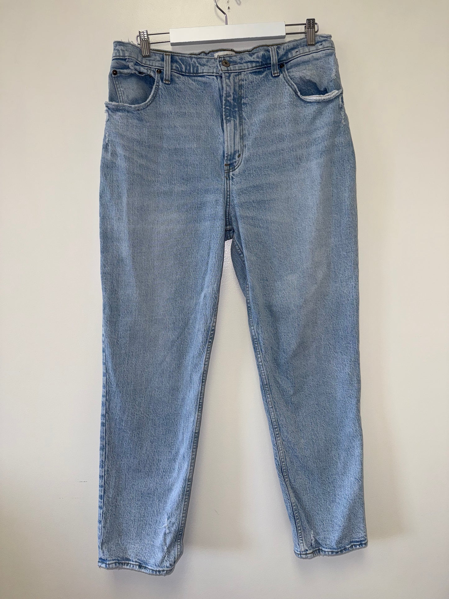 Abercrombie & Fitch (16) Denim 90's Straight Ultra High Rise Jeans w/ Curve Love
