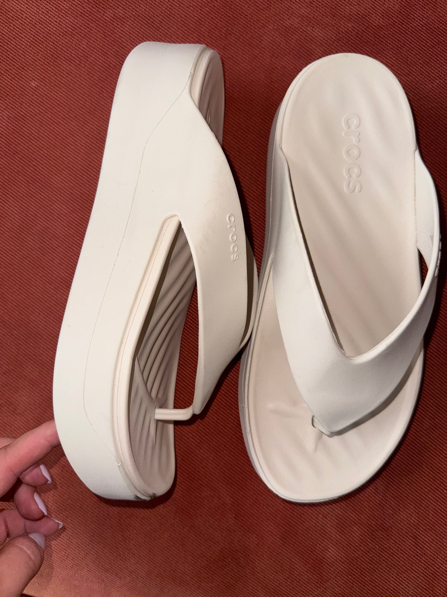 CROCS (8) Off White Flip Flops with Thick Sole