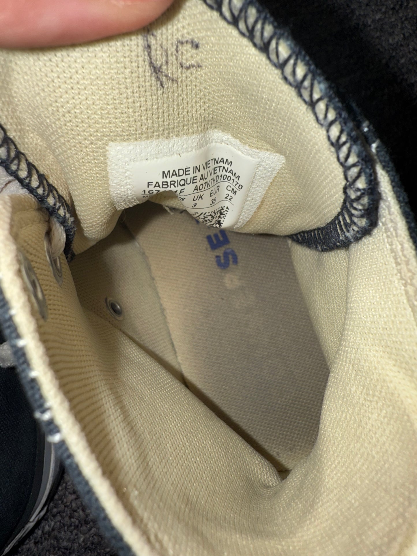 Converse (Womens 5//Mens 3) Black HighTop Laced Up Sneakers