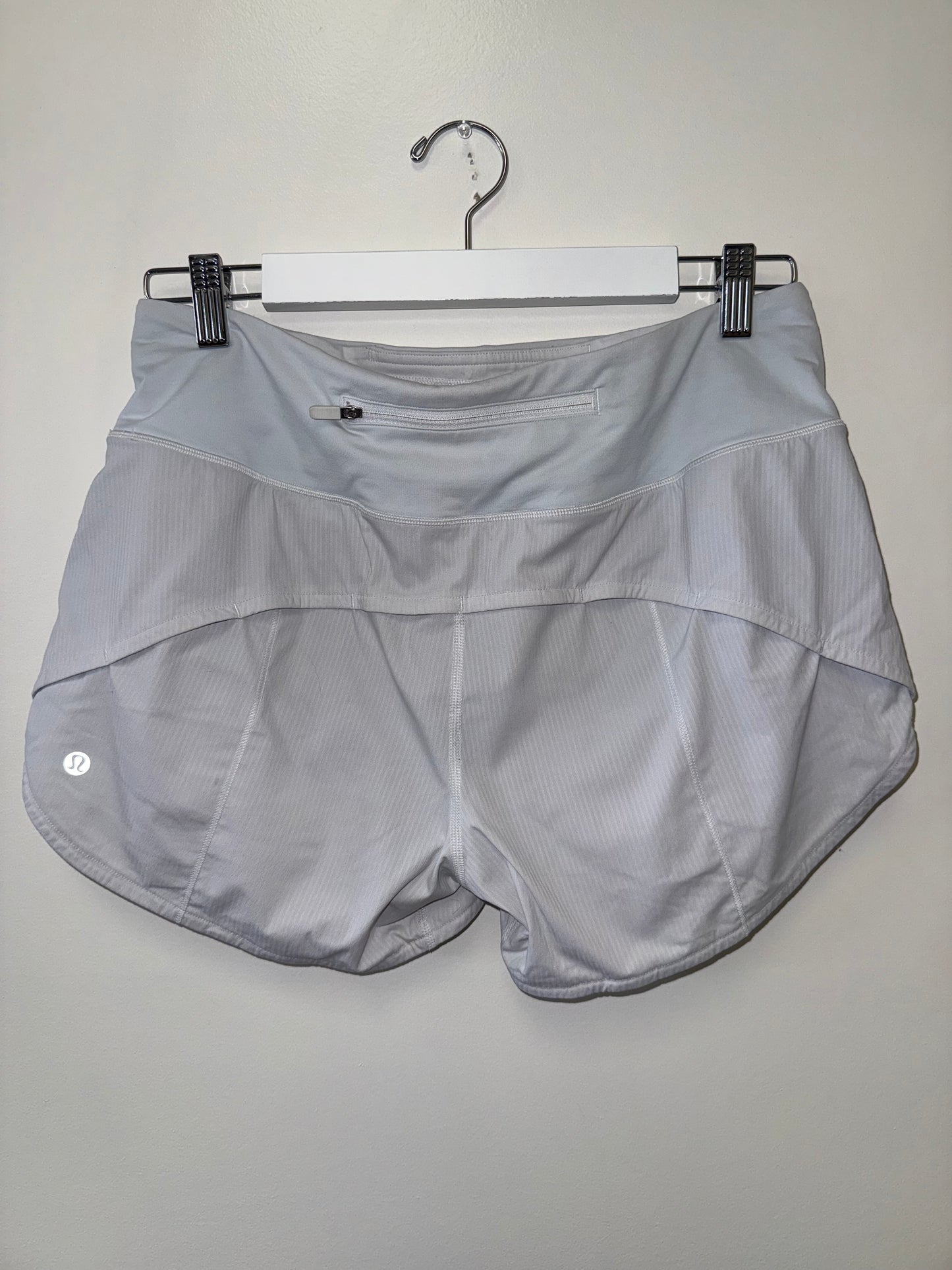 Lululemon (8) White Speed Up Shorts