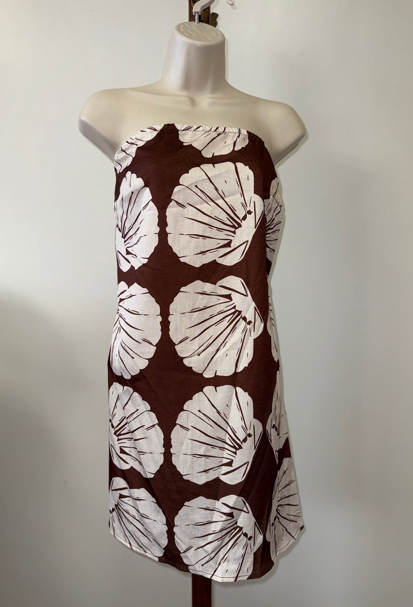 (XL) Brown and White Sea Shell Pattern Strapless Midi Dress