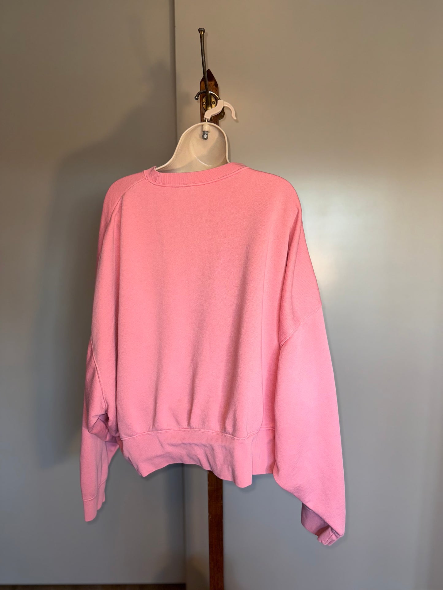 Nike (XL) Pink Cropped Crewneck Sweatshirt with Bleach Splatter