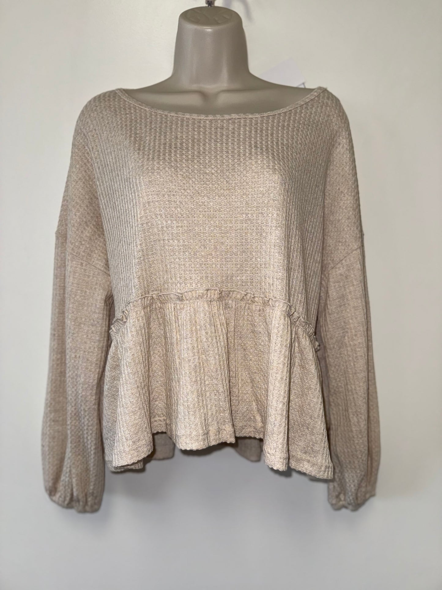 NWT Sadie & Sage (Medium) Brand New Cream Waffle Knit Blouse with Ruffle Hem
