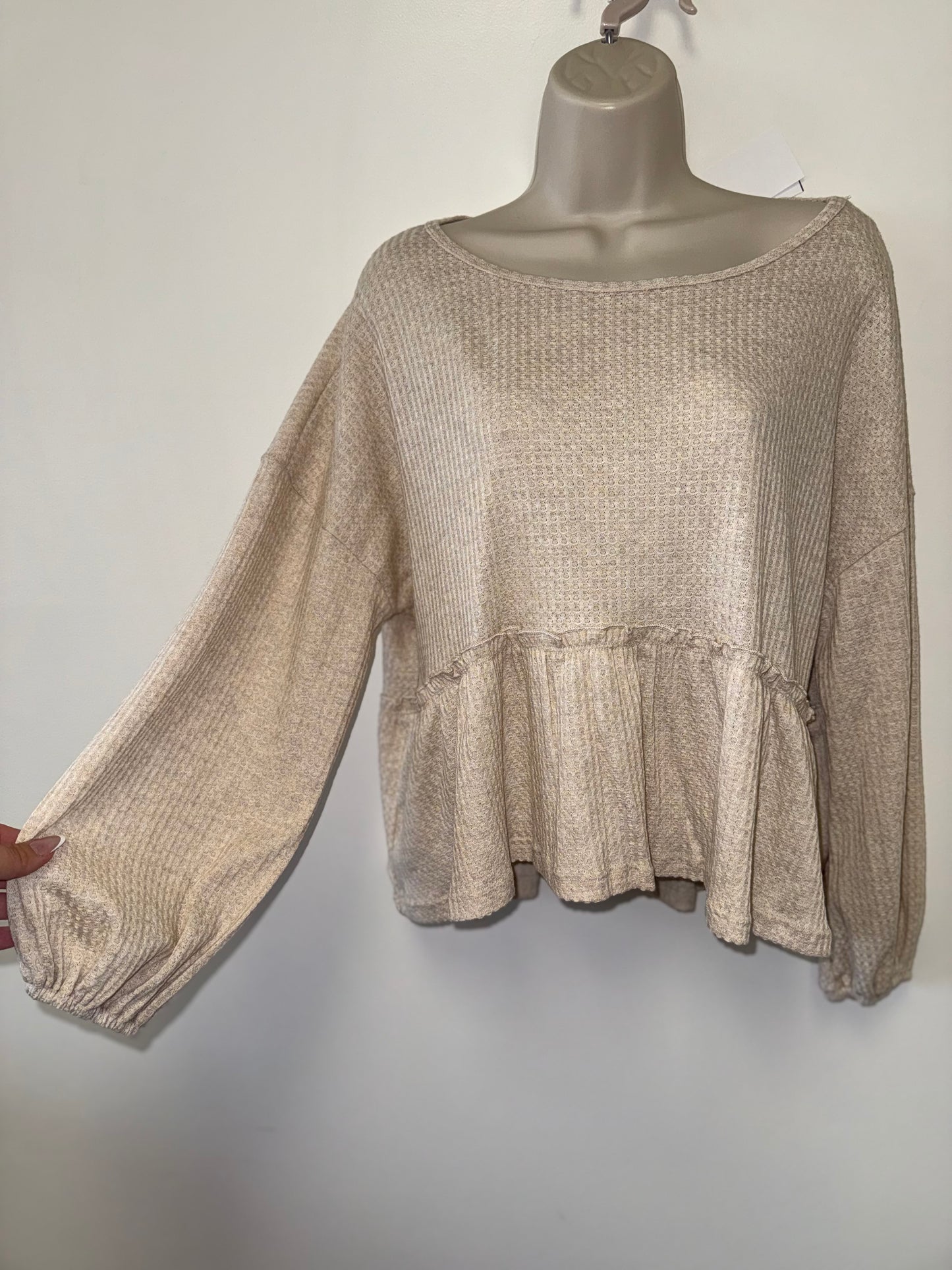 NWT Sadie & Sage (Medium) Brand New Cream Waffle Knit Blouse with Ruffle Hem