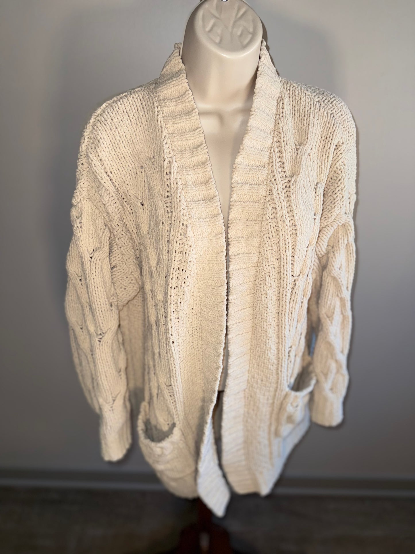 Moon & Madison (Medium) Cream Soft Knit Sweater Cardigan with Pockets