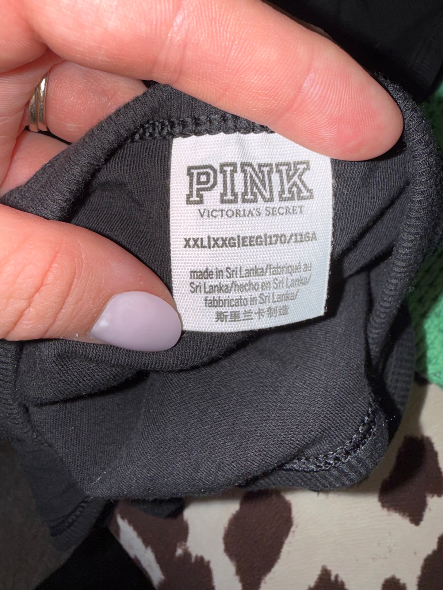 PINK Victoria's Secret (XXL) Black Ribbed Cropped Tank Top