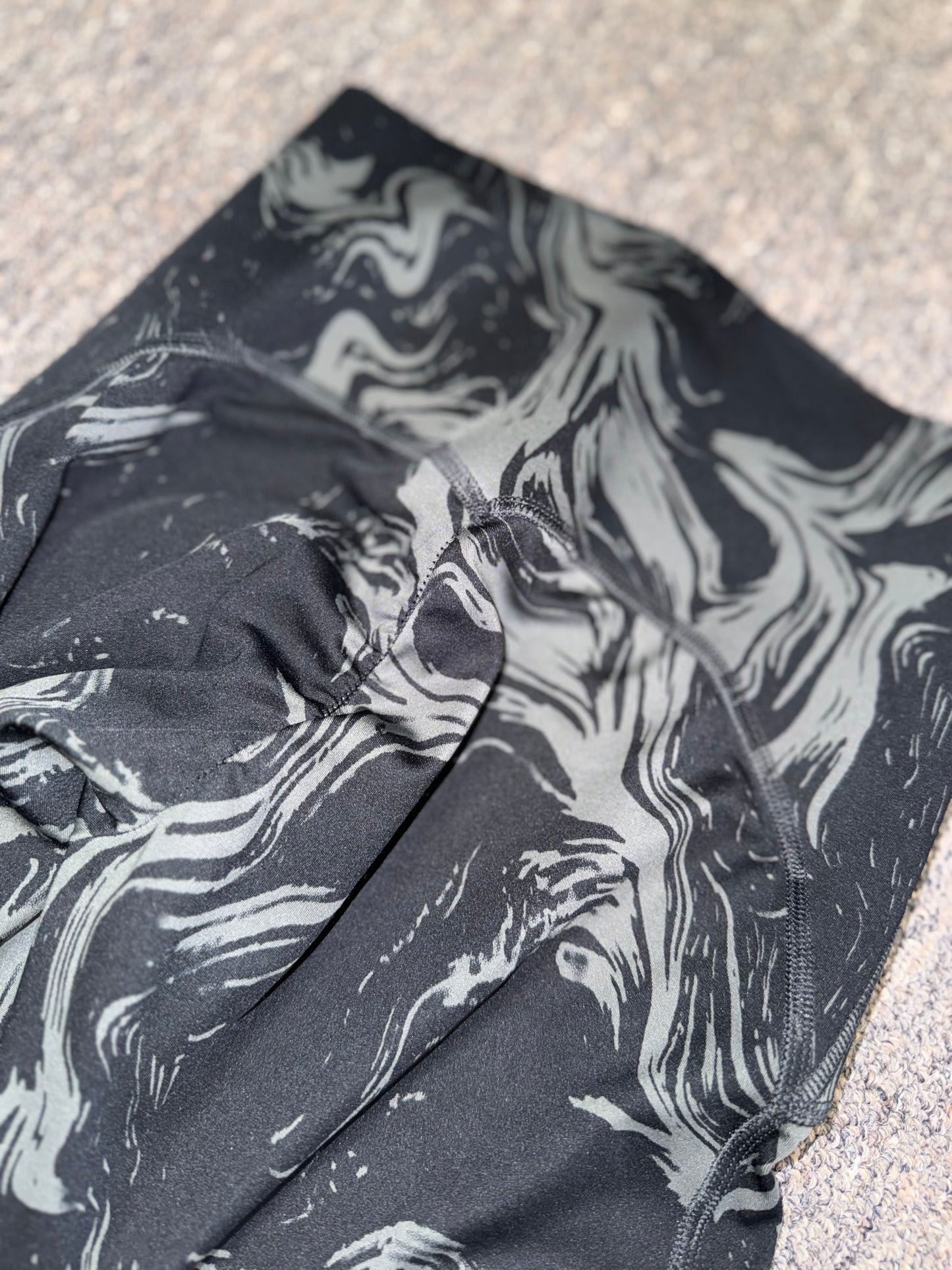 Gymshark (XS) Black & White Swirl Pattern Leggings