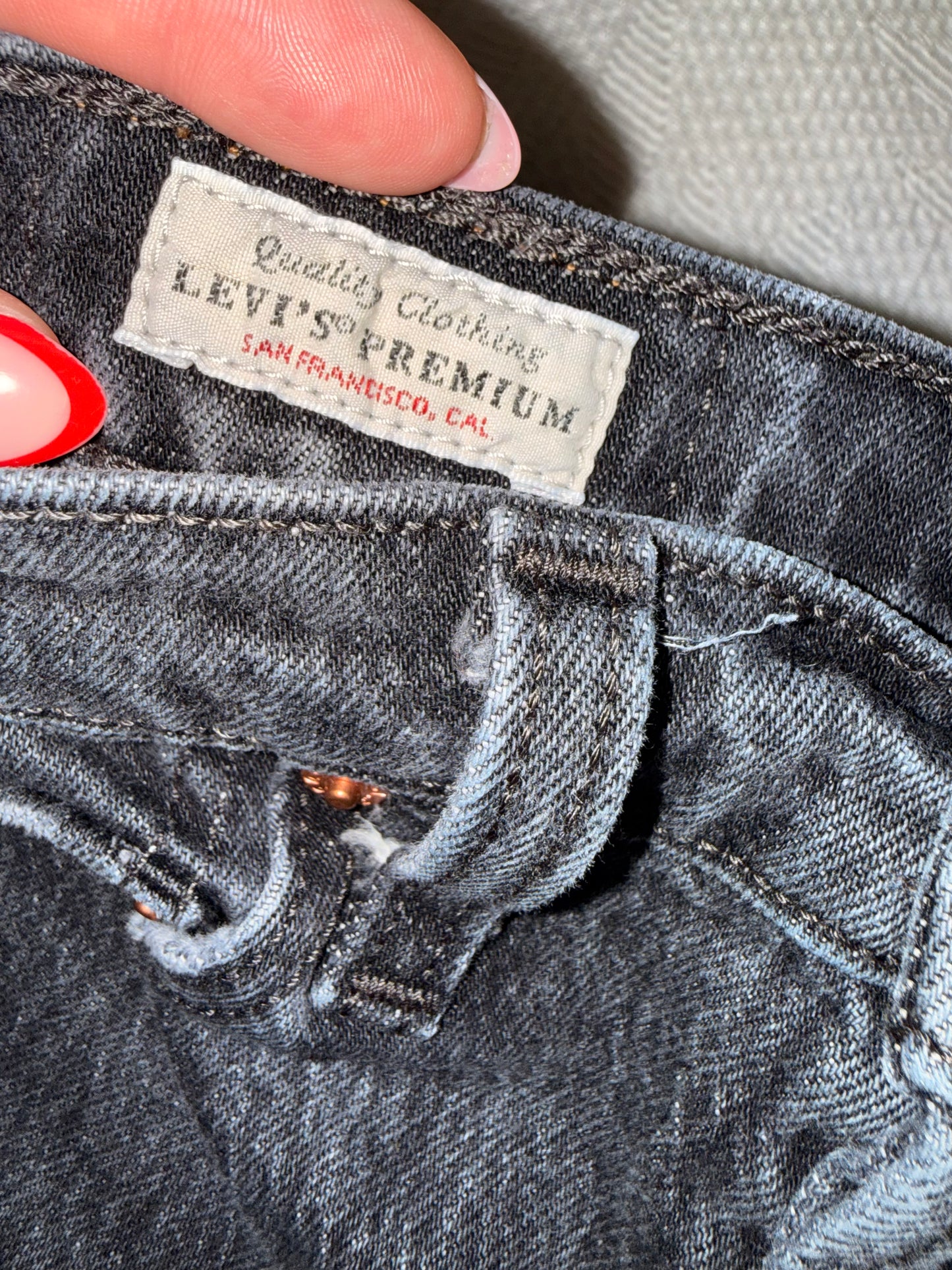 Levis (W24//L29) Black Denim Rib Cage Straight Ankle Jeans