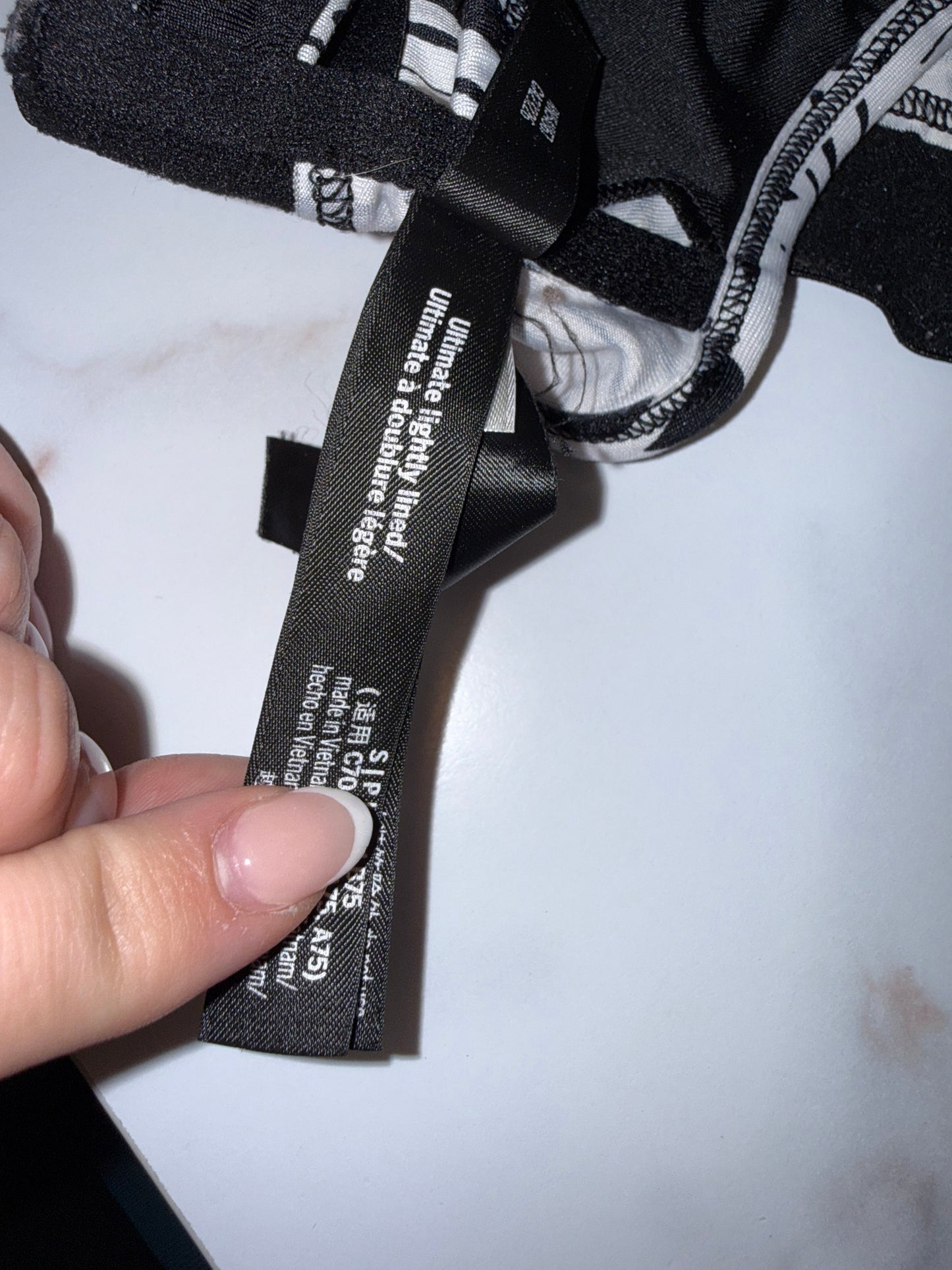 PINK Victoria’s Secret Sport (Small) Black and White Leaf Pattern Ultimate Sports Bra