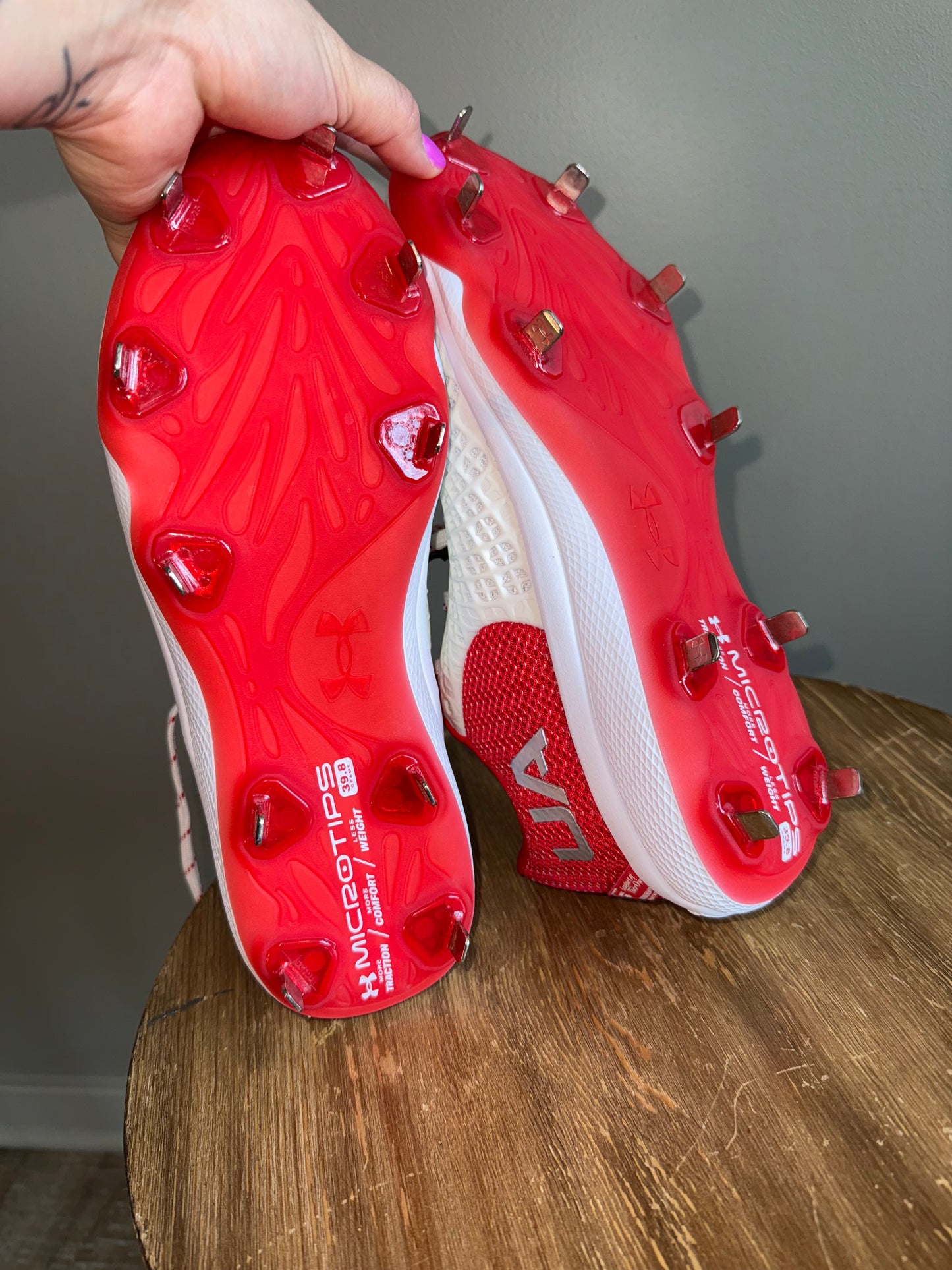 Under Armour (7//7.5//8.5//11) Brand New Red//Gold//Blue Softball Cleats