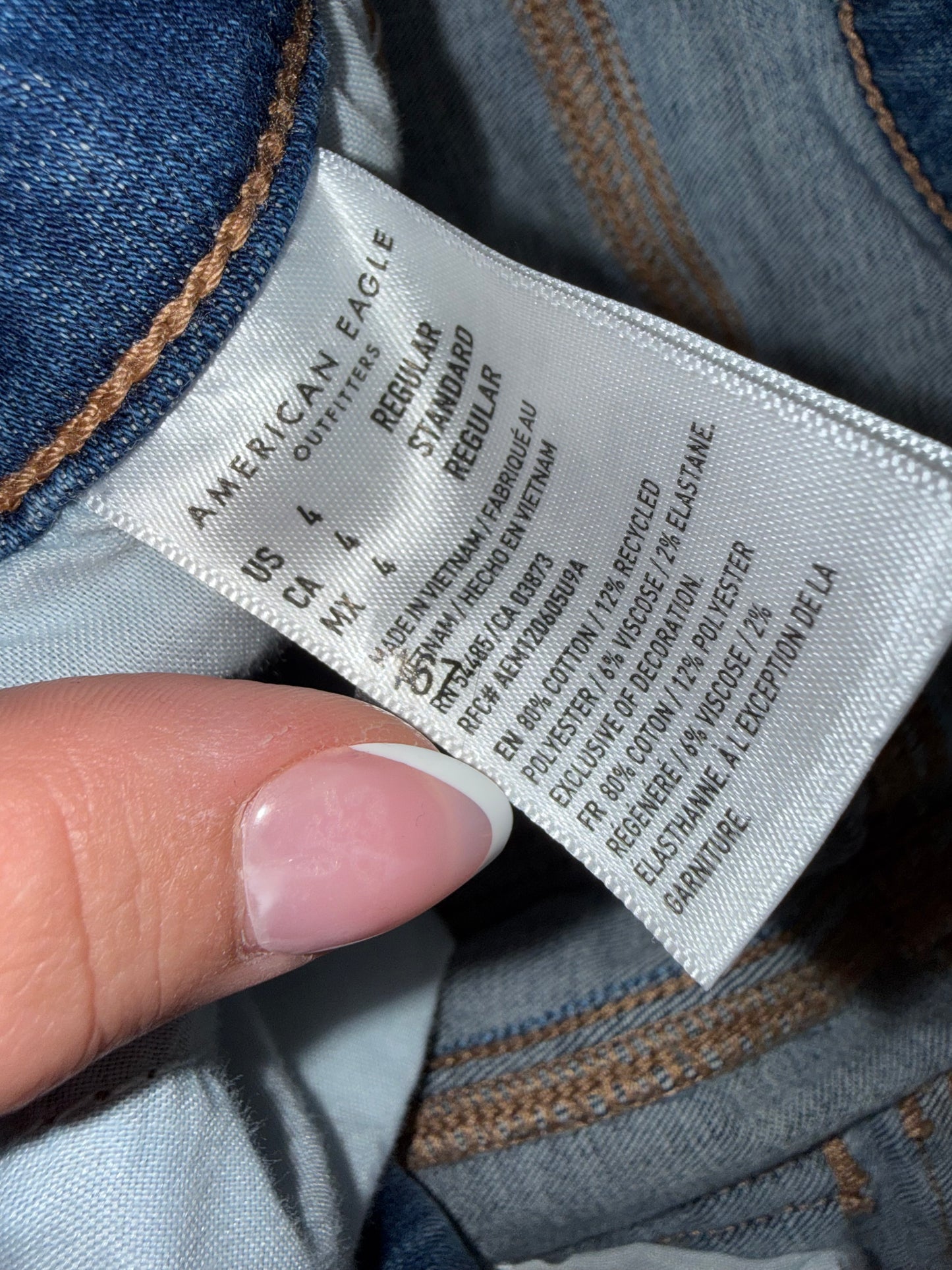 American Eagle (4) Low Rise Flare Denim Jeans with Next Level Stretch