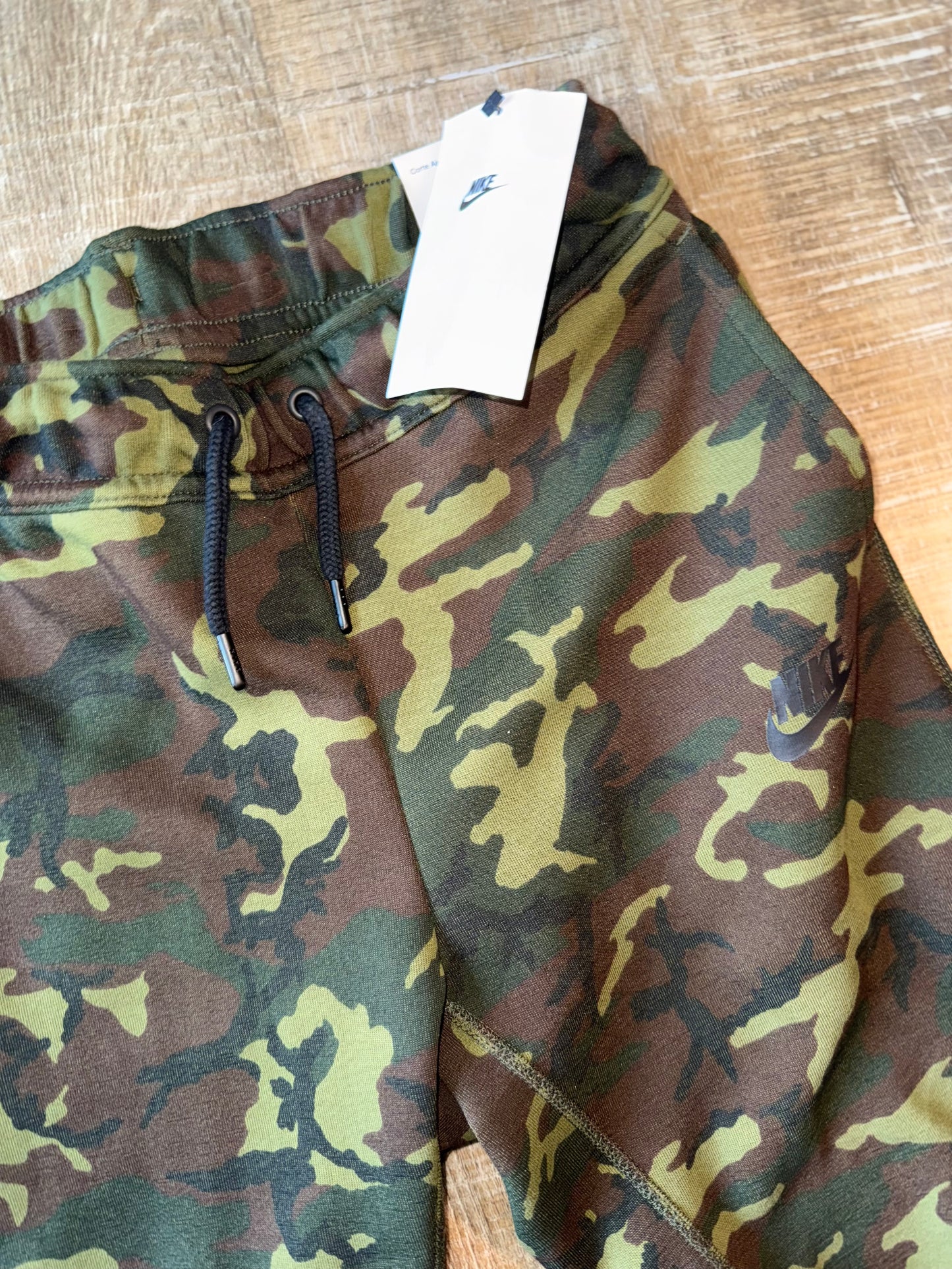 NWT Nike (Boys Medium) Brand New Green Camo Slim Fit Joggers