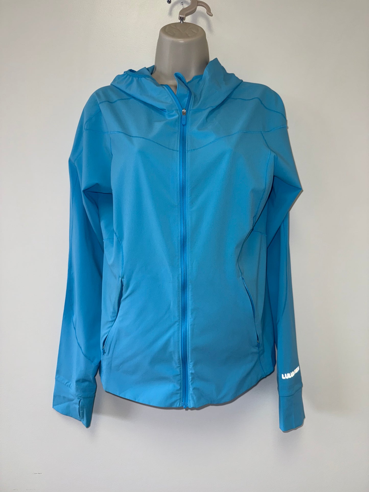 Lululemon (8) Blue Mist Over Windbreaker