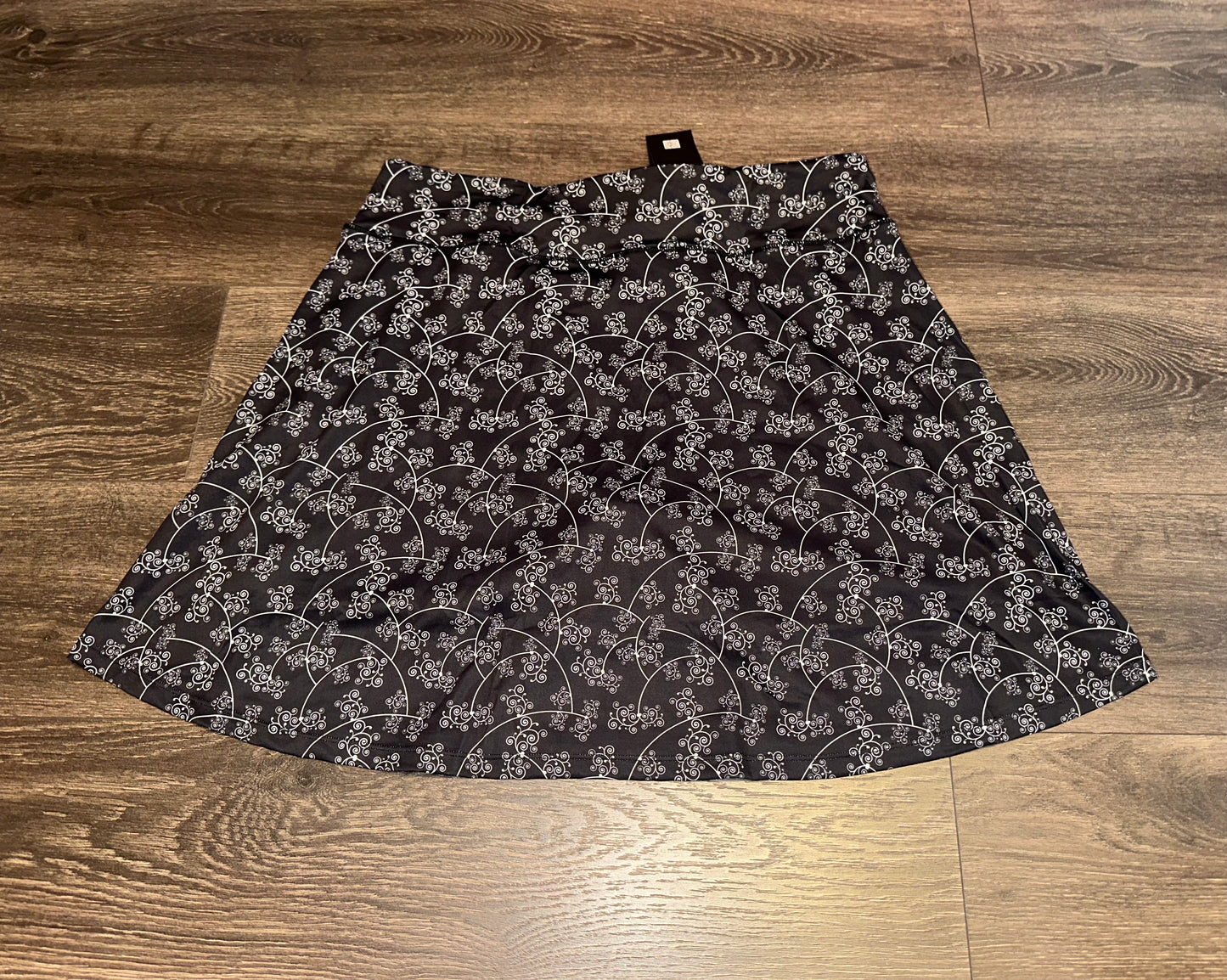 NWT Beroy (3X) Brand New Grey Floral Midi Skort