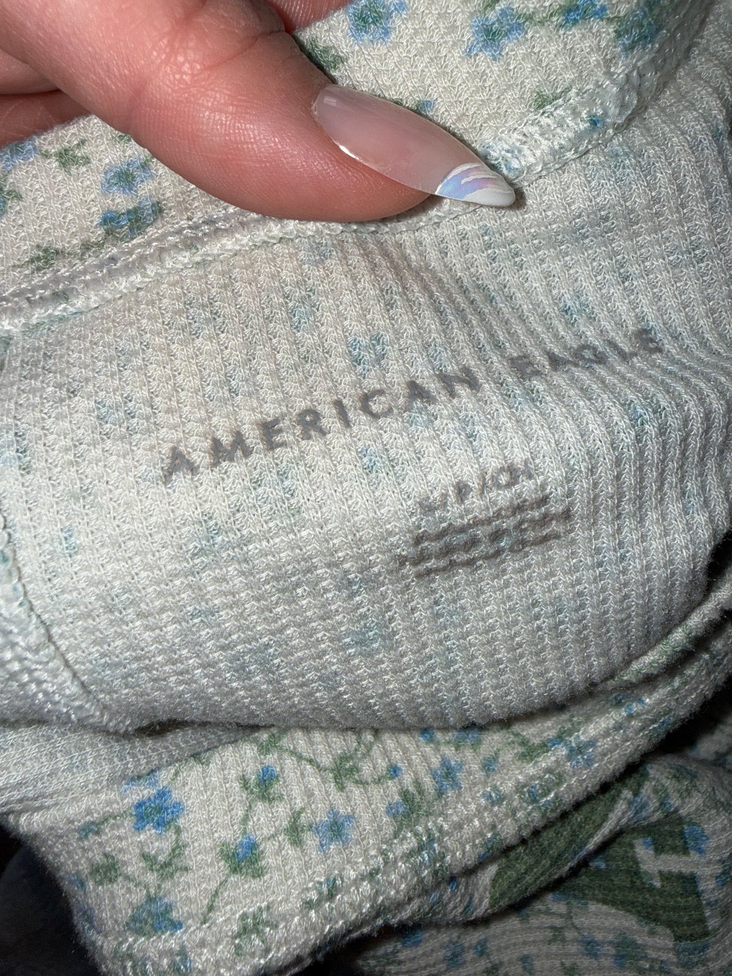 American Eagle (Small) White Ribbed Long Sleeve Tee W Green/Blue Floral Pattern