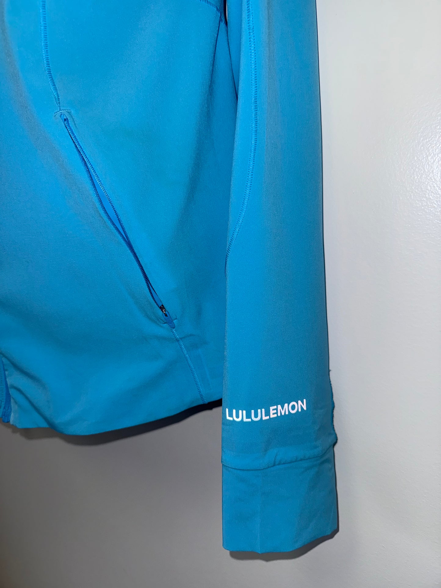 Lululemon (8) Blue Mist Over Windbreaker