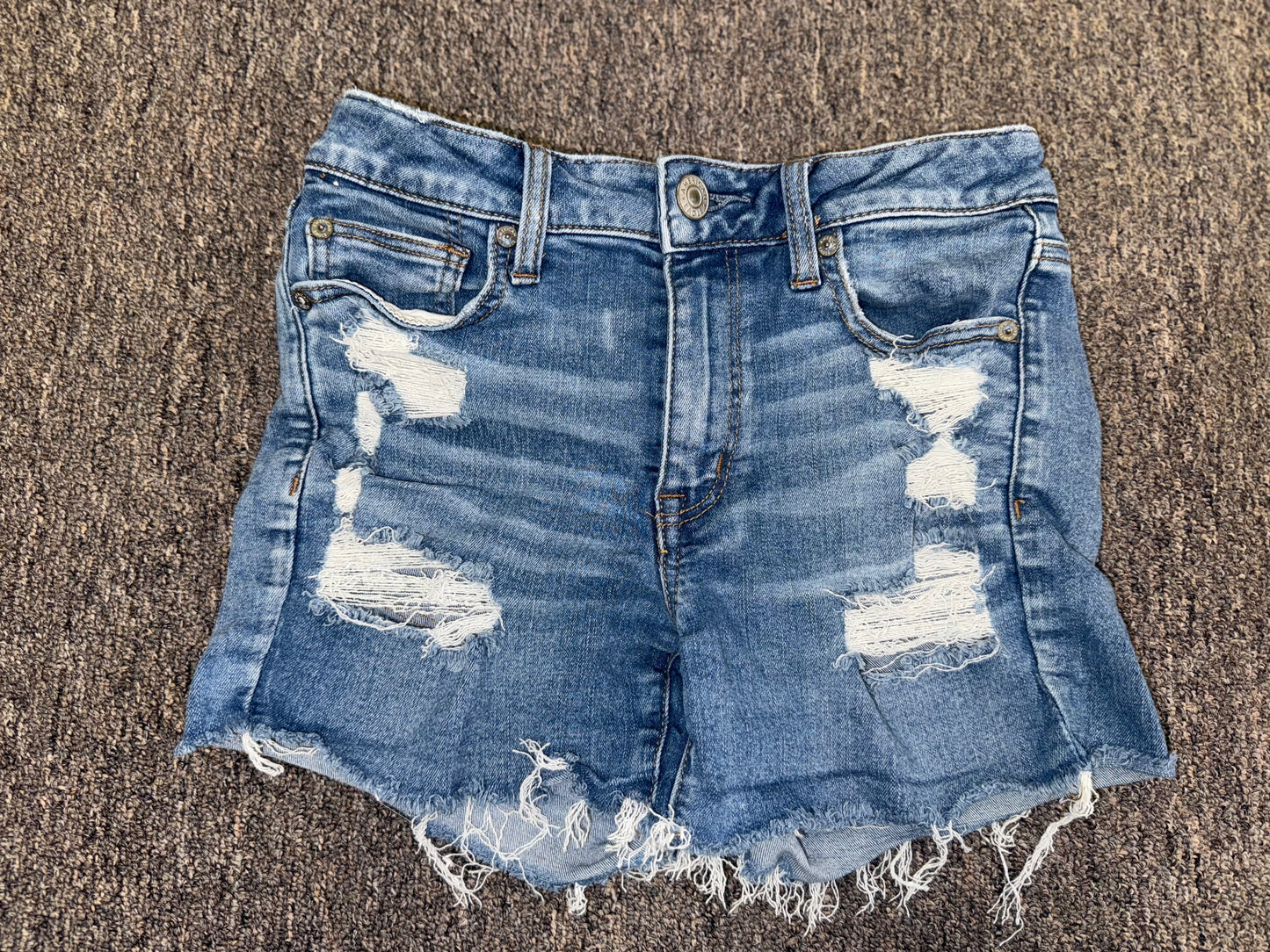 American Eagle (4) Distressed Denim High Rise Shortie Jean Shorts with Stretch