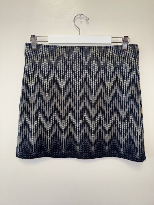 Athleta (Medium) Black & Grey Pattern Midi Skirt