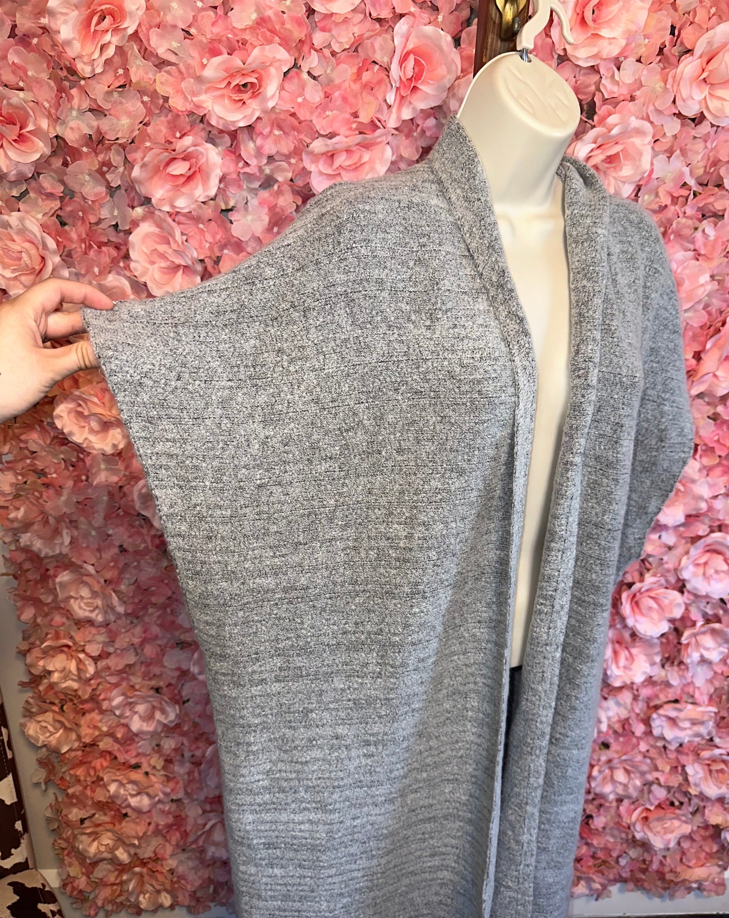 NWT Universal Thread (OSFM) Brand New Grey Long Sleeveless Sweater Shrug