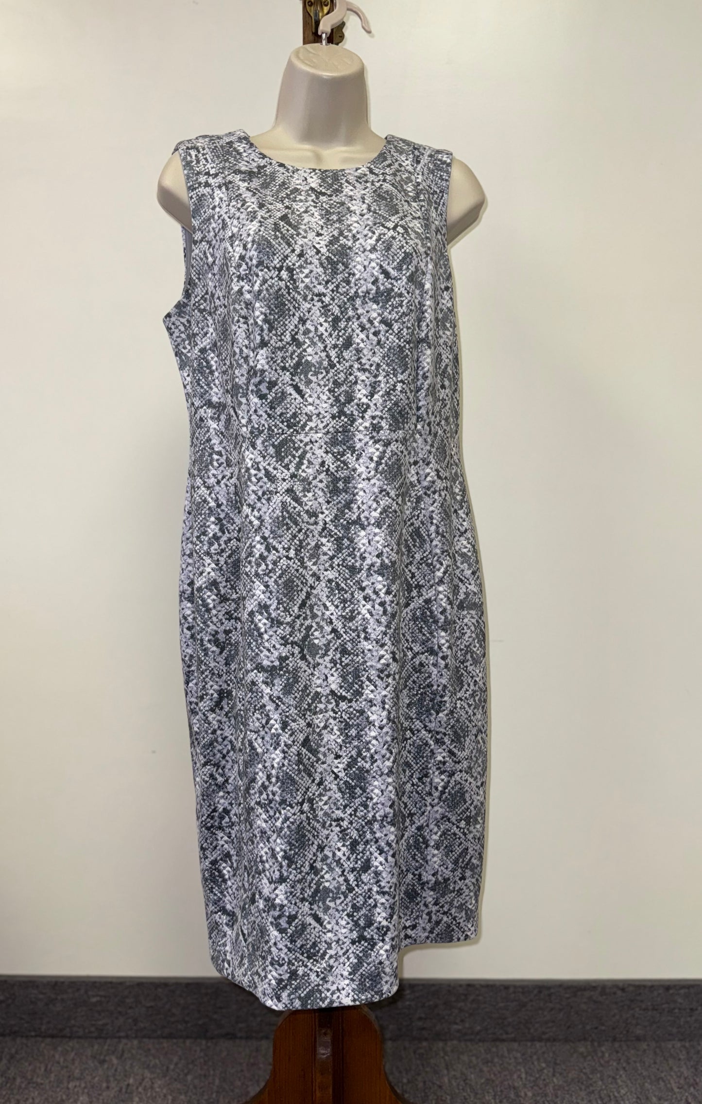 Calvin Klein (10) Snake Pattern Formal Dress