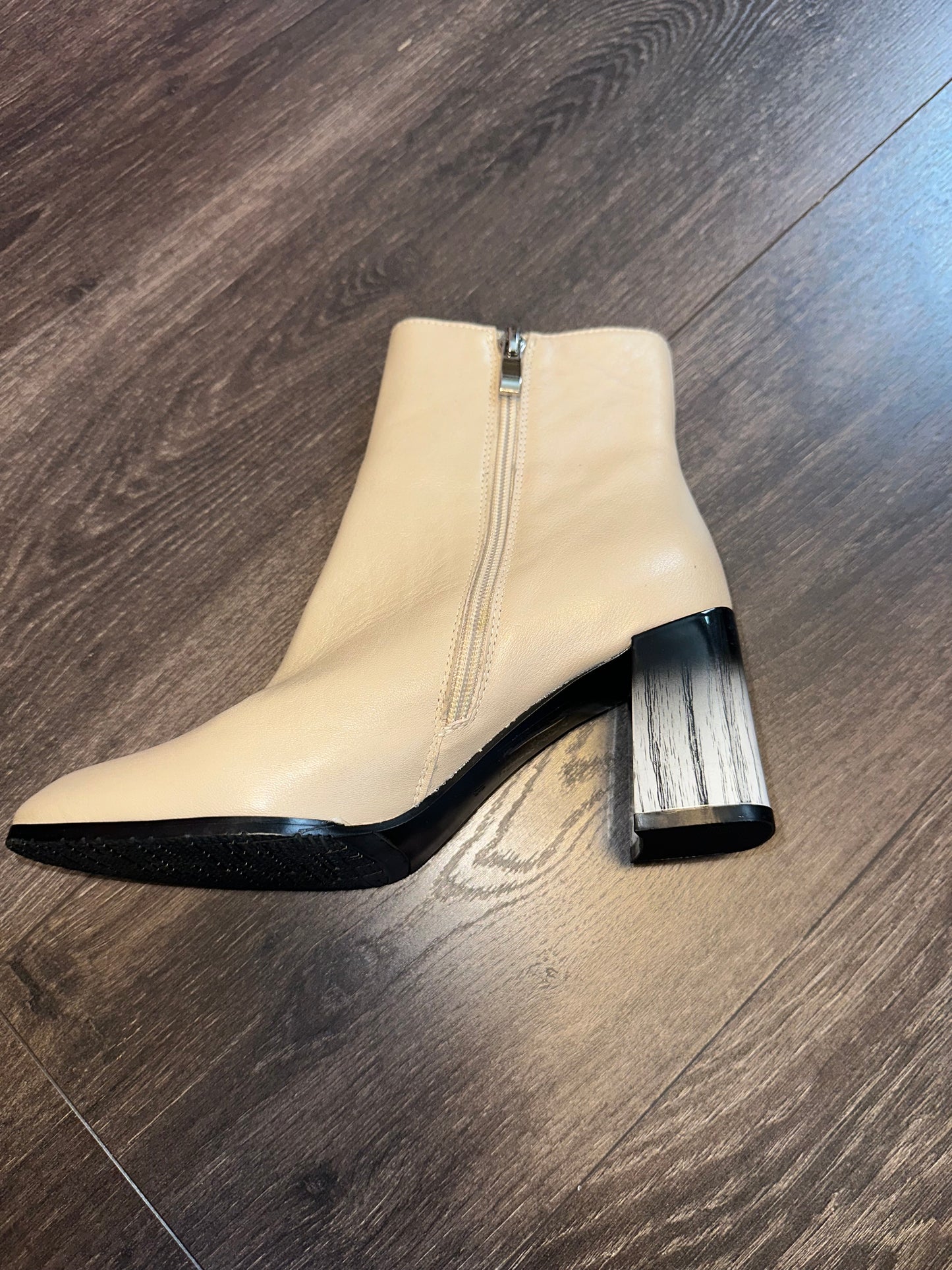 Azura (37) Creme Heeled Boots