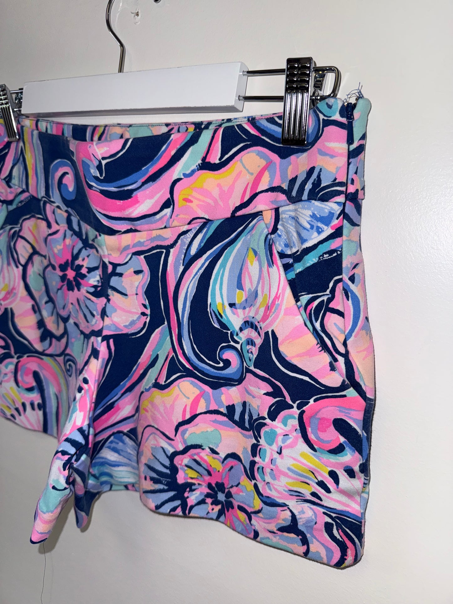 Lilly Pulitzer (0) Navy Blue with Colorful Pastel Floral Shorts