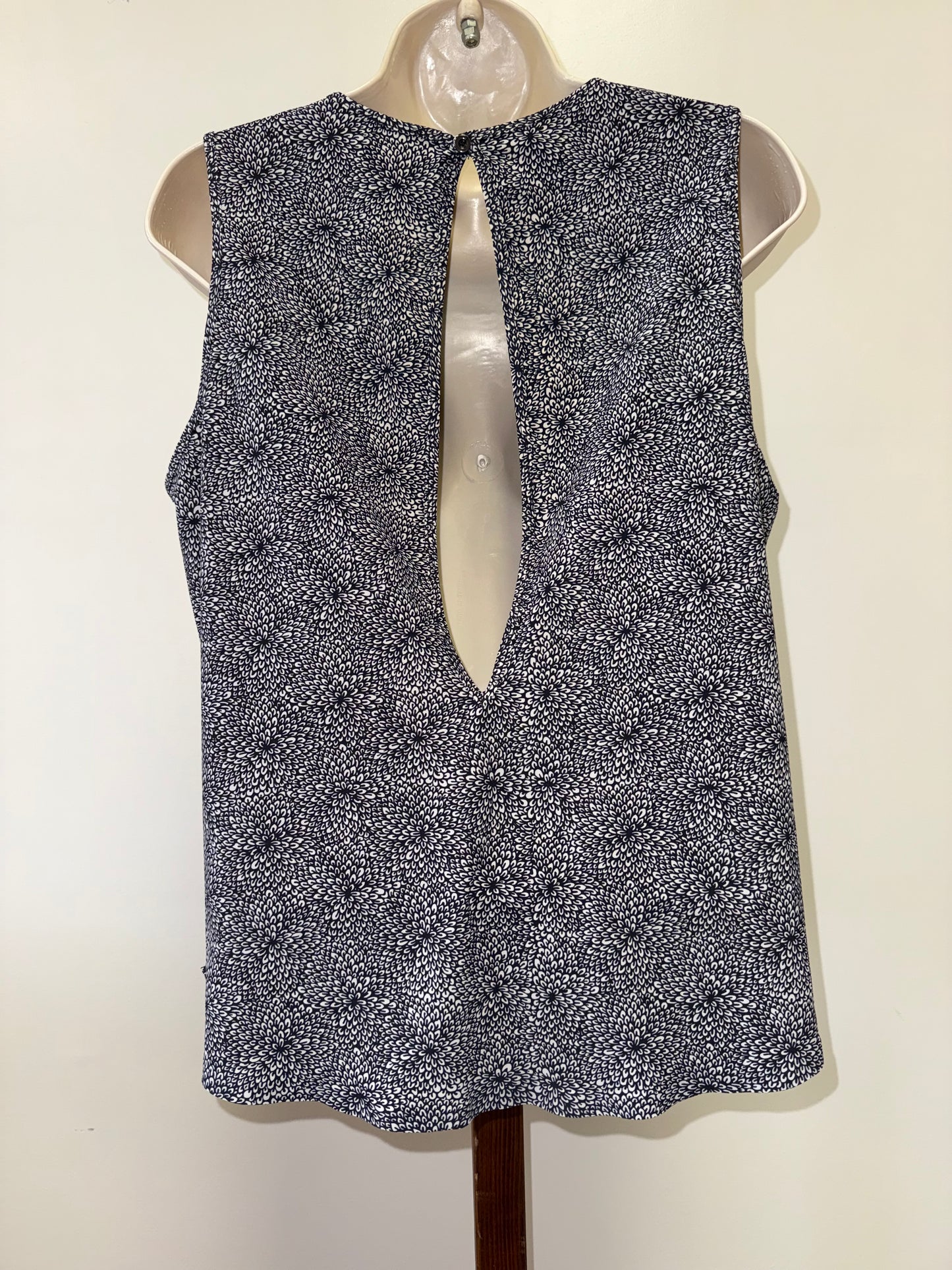 Lululemon Black & White Floral Pattern Tank Top with Open Slit Back