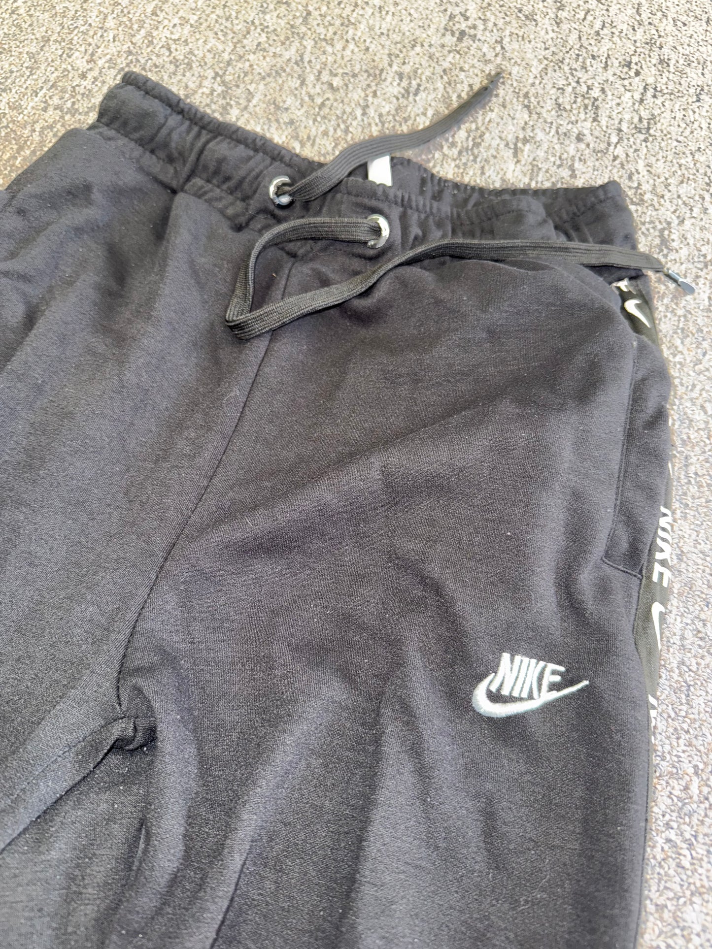 Nike (Large) Kids Black Jogger Sweatpants with Logo Sides
