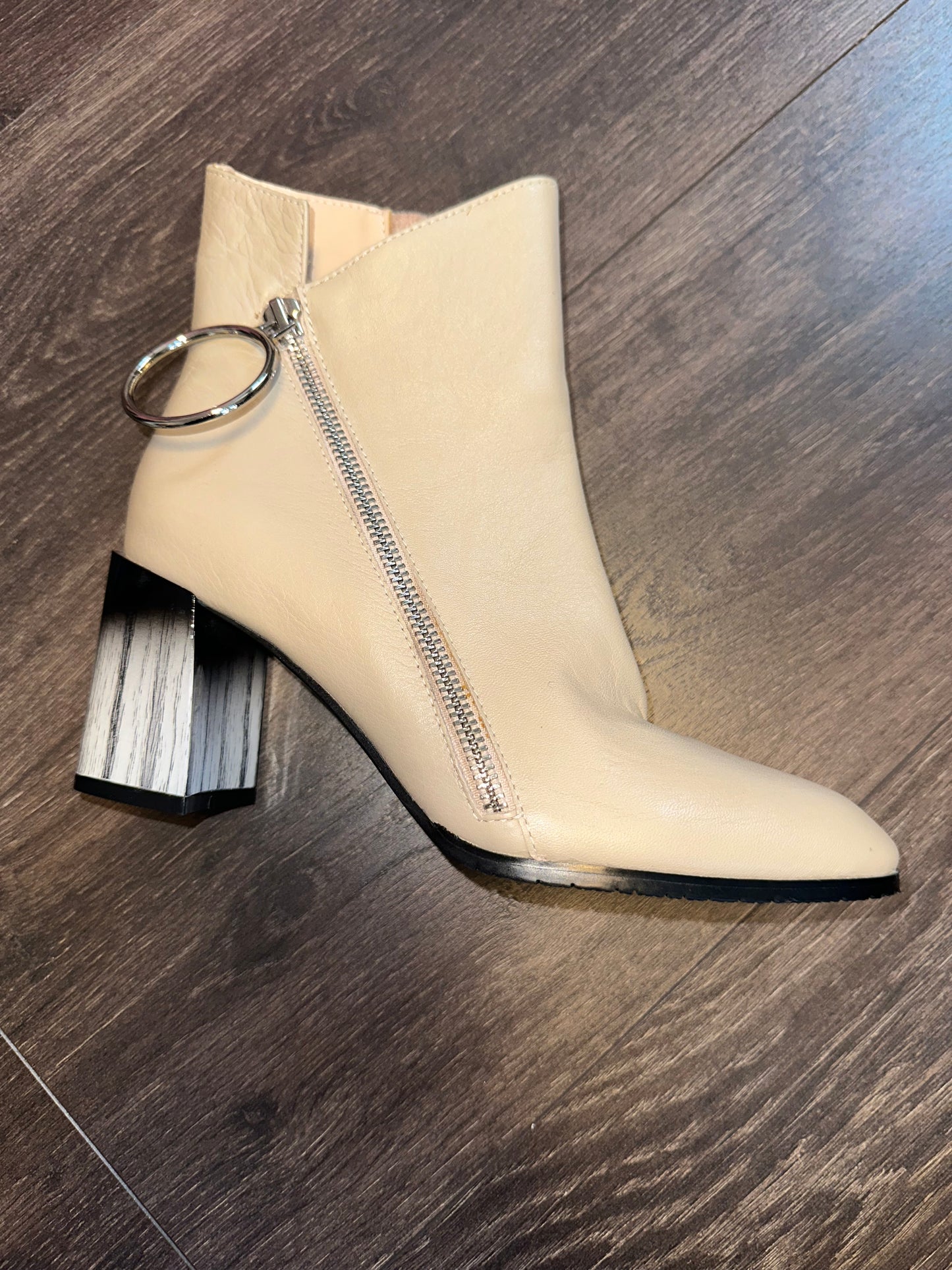 Azura (37) Creme Heeled Boots