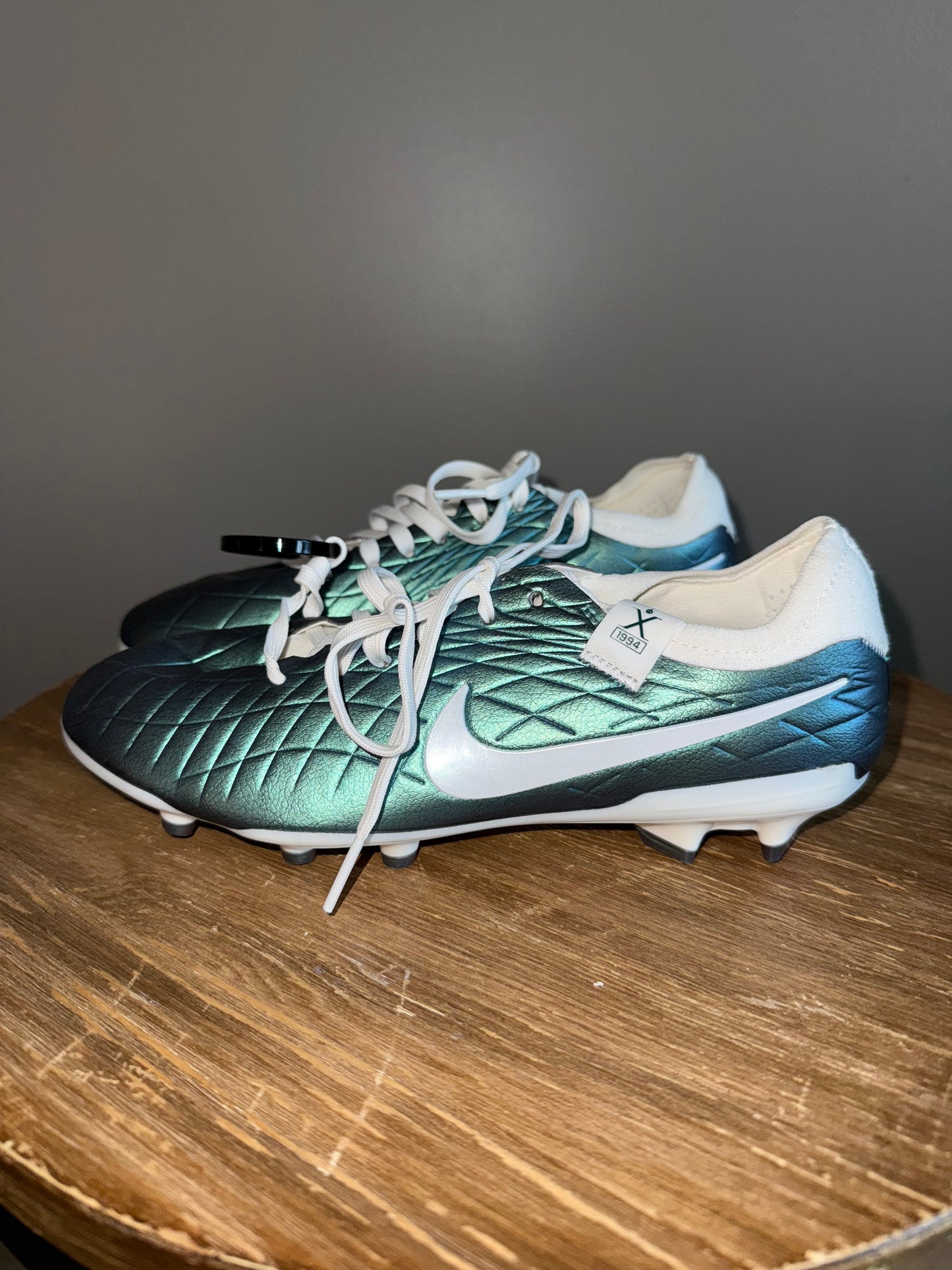 Nike (4 1/2) Brand New Tiempo Emerald Legend 10 Pro FG Low Top Soccer Cleats