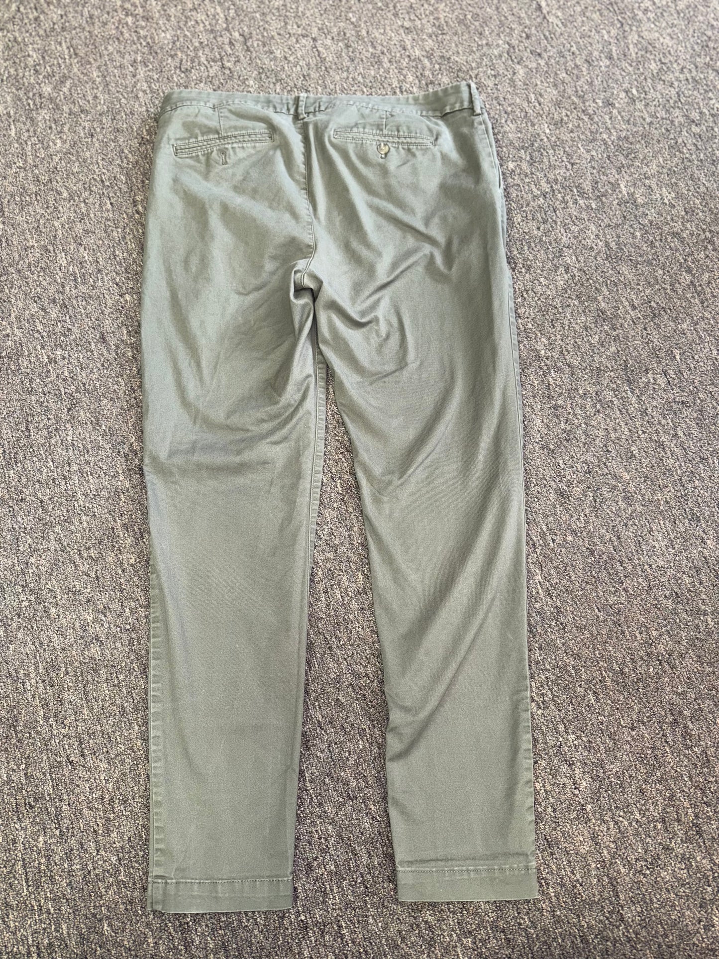 Express (36x32) Light Green Super Skinny Dress Pants