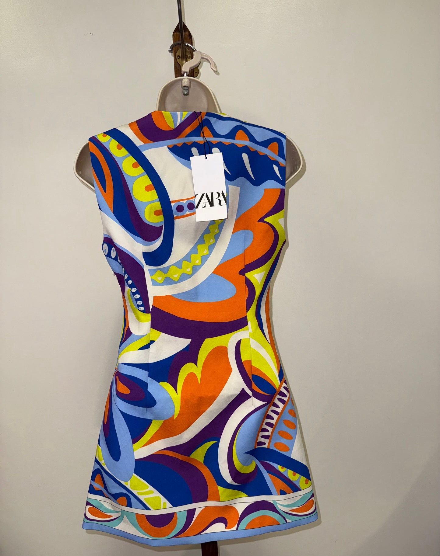 NWT Zara (XS) Brand New Colorful Pattern V-Neck Dress