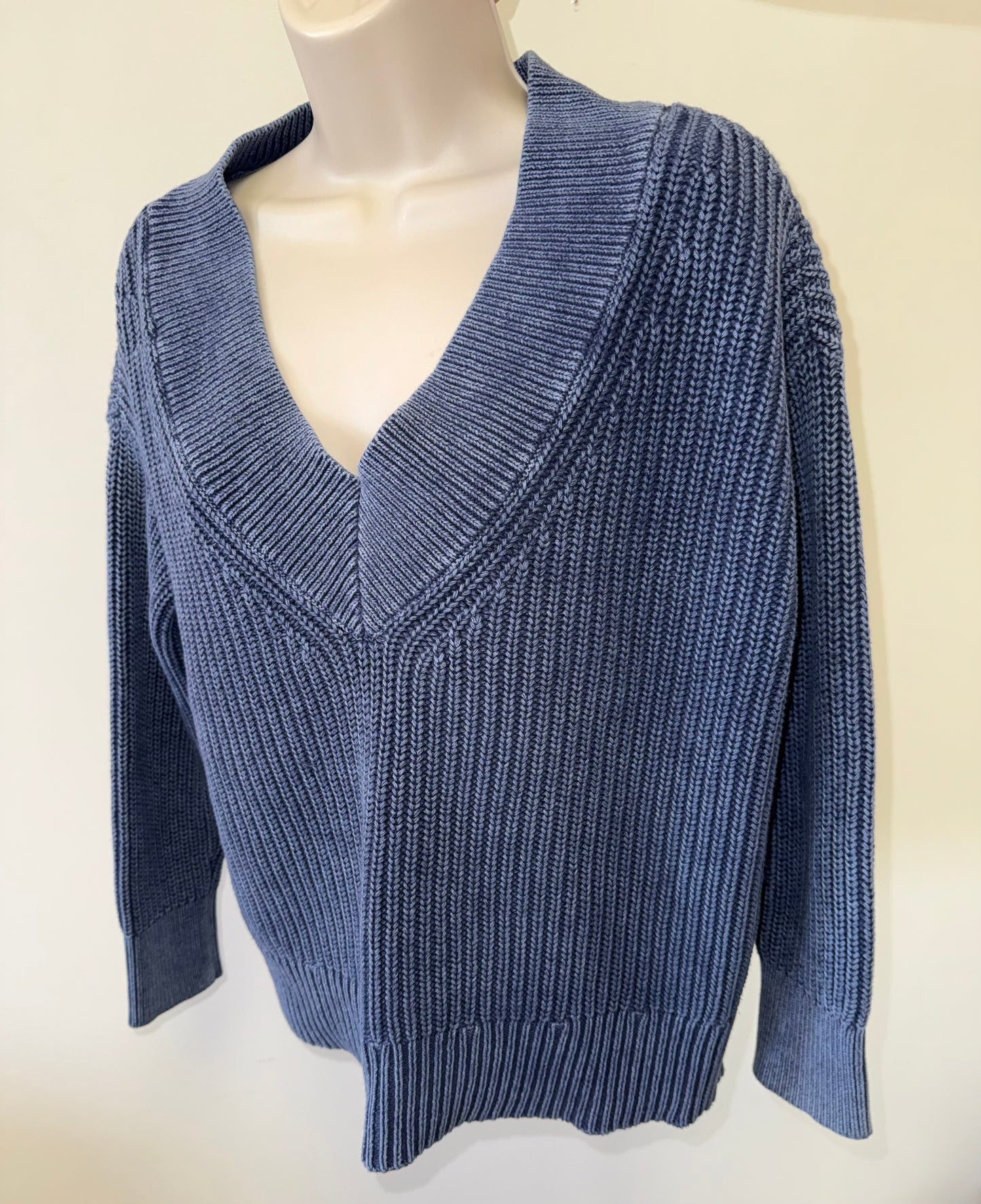 Aerie (Small) Blue V-Neck Heavy Knit Sweater