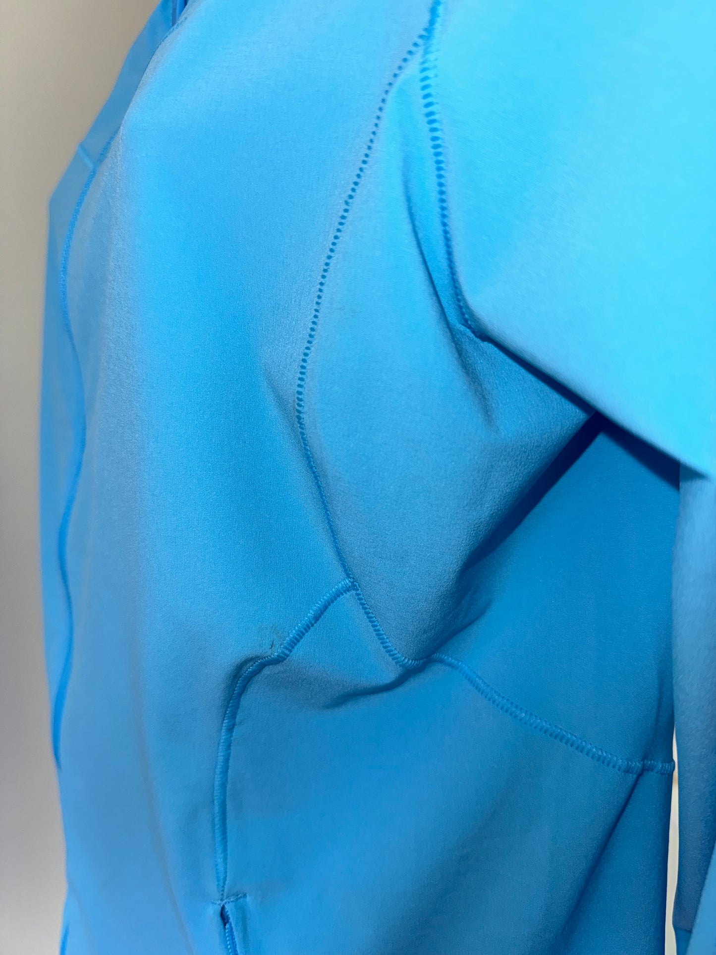 Lululemon (8) Blue Mist Over Windbreaker