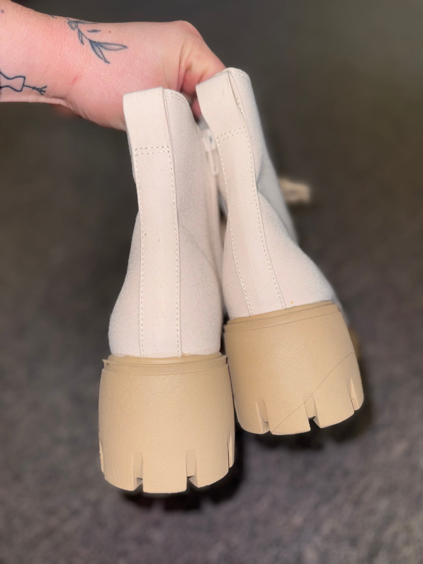 Universal Thread (6 1/2) Cream Laced Up Boots