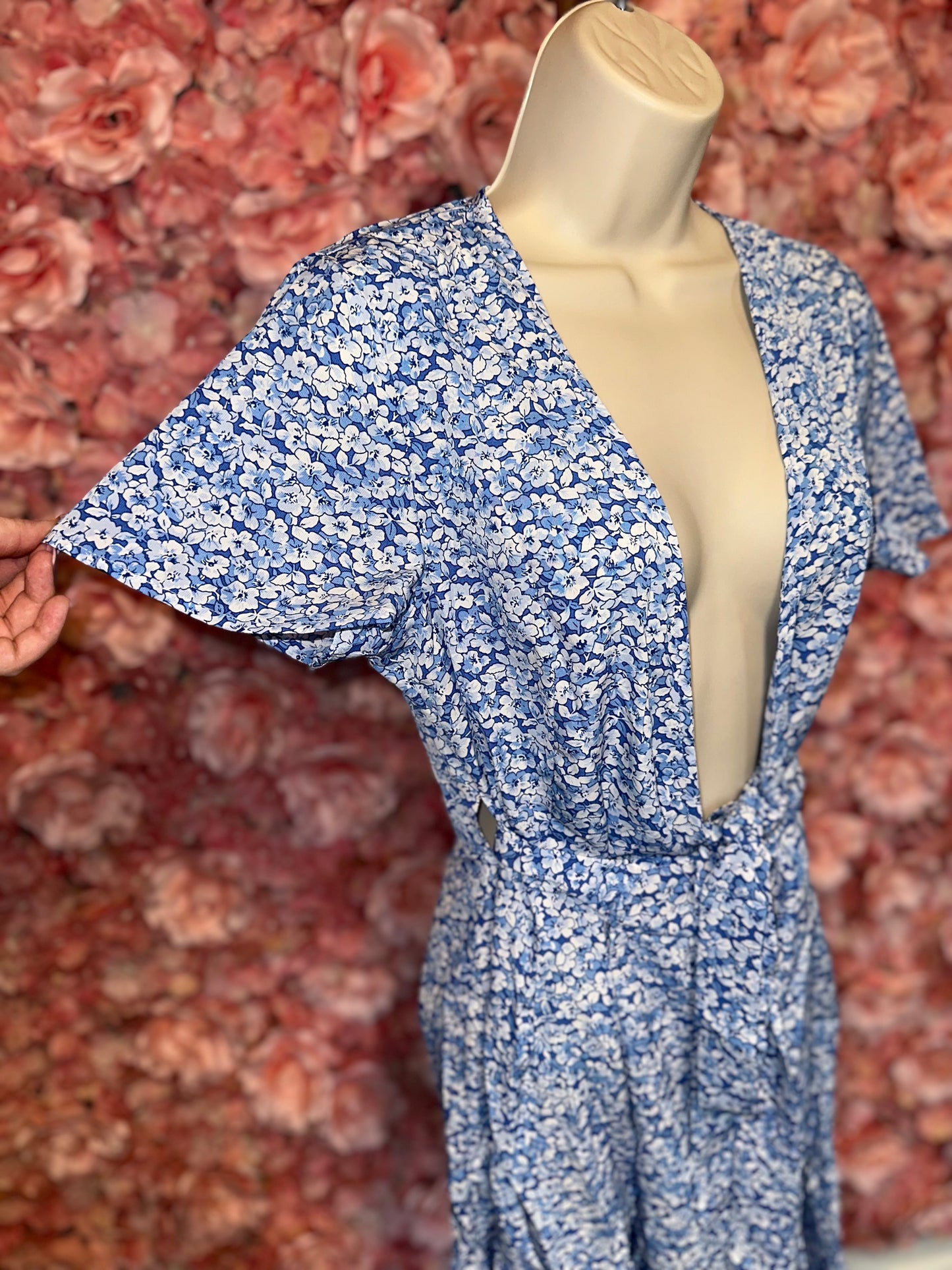 NWT Infashule (Medium) Brand New Blue Floral Tied Midi Dress