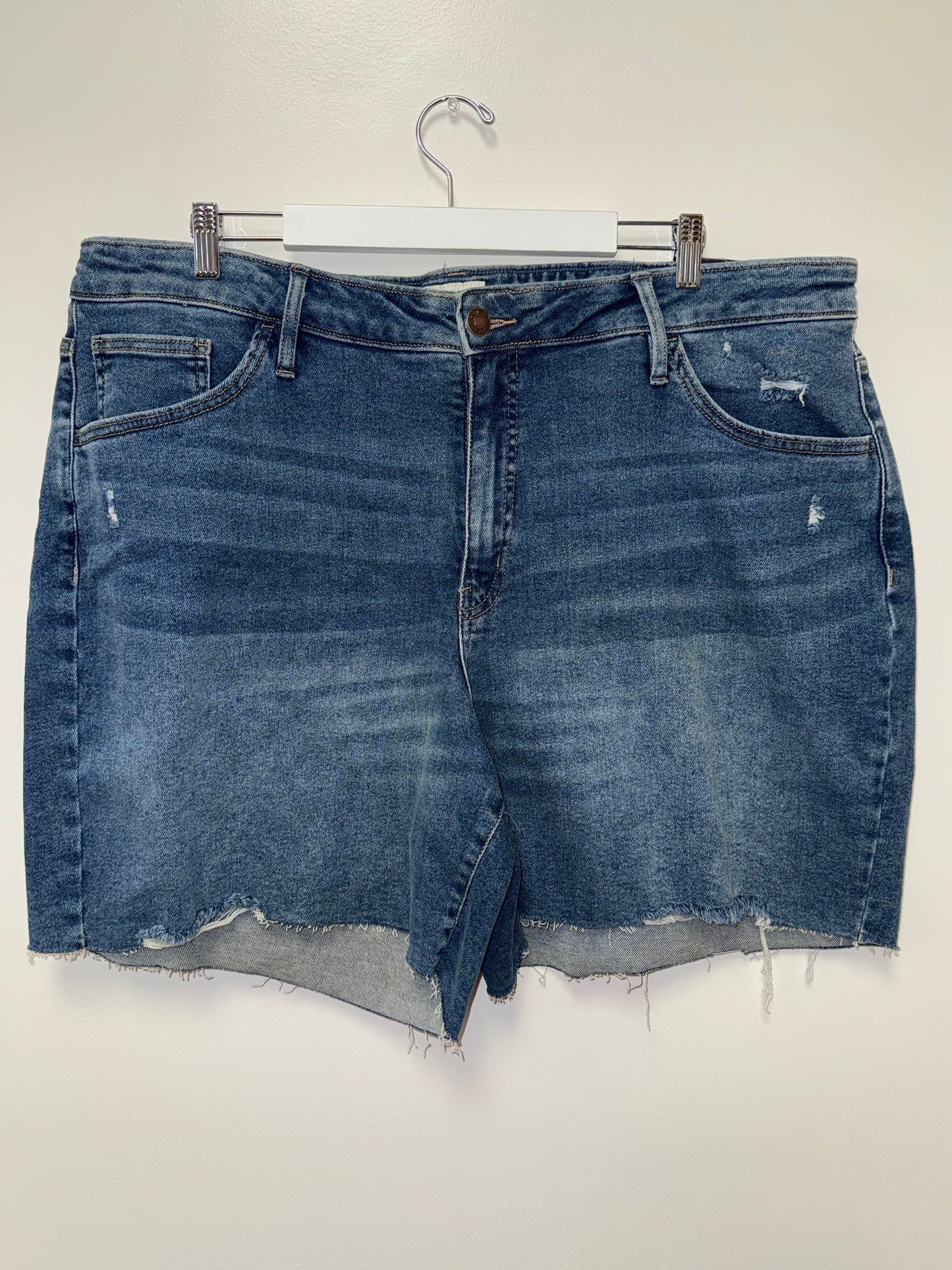 NWT Ava & Viv (22W) Brand New Distressed High Rise Denim Jean Shorts w/ Stretch