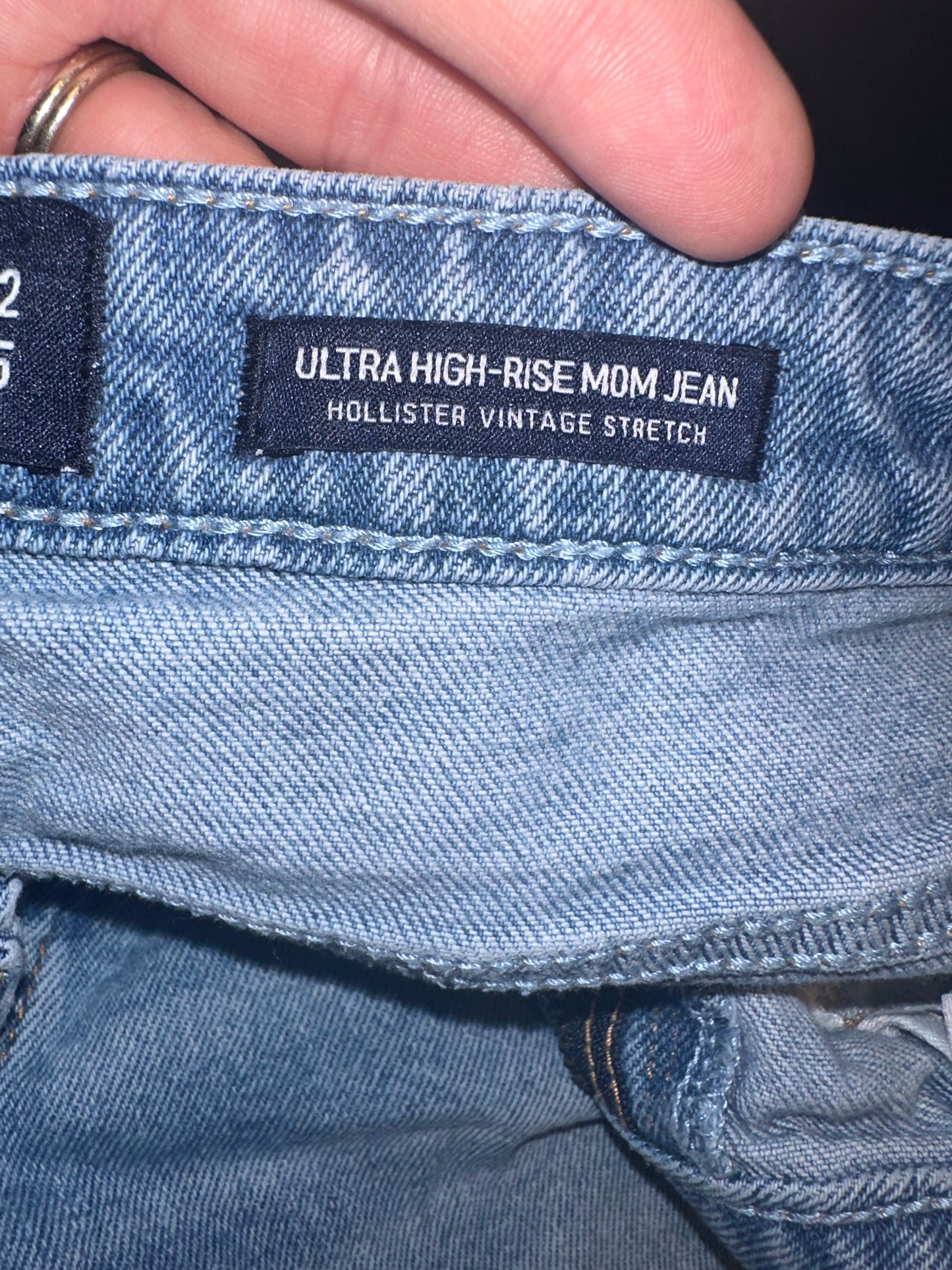 Hollister (15S) Ultra High Rise Mom Jeans with Hollister Vintage Stretch