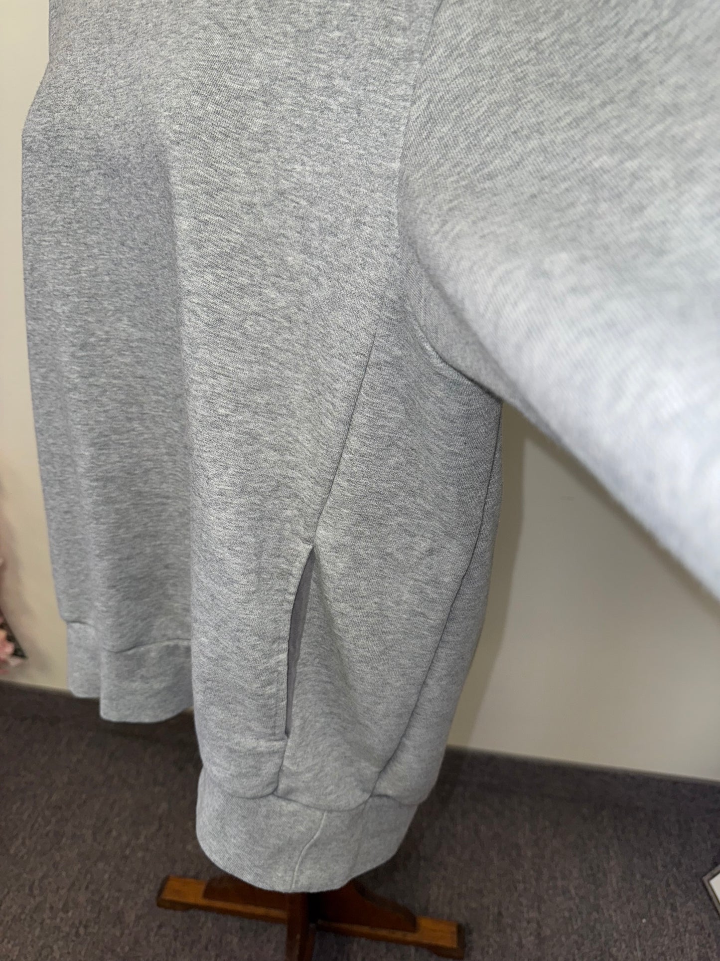 Nike (Medium) Grey Dri-Fit Crewneck Sweatshirt with Pockets