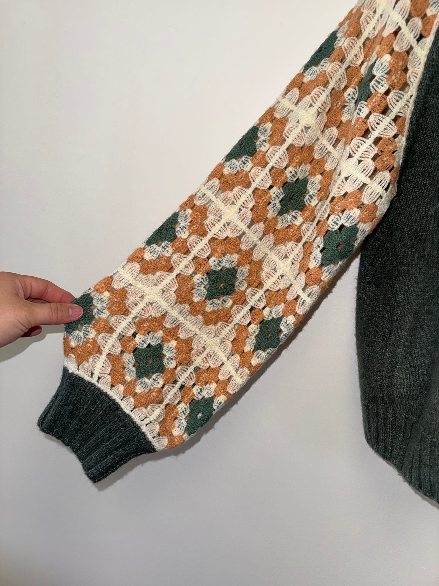 Entro (Large) Green Sweater with Floral Pattern Crochet-Sleeve