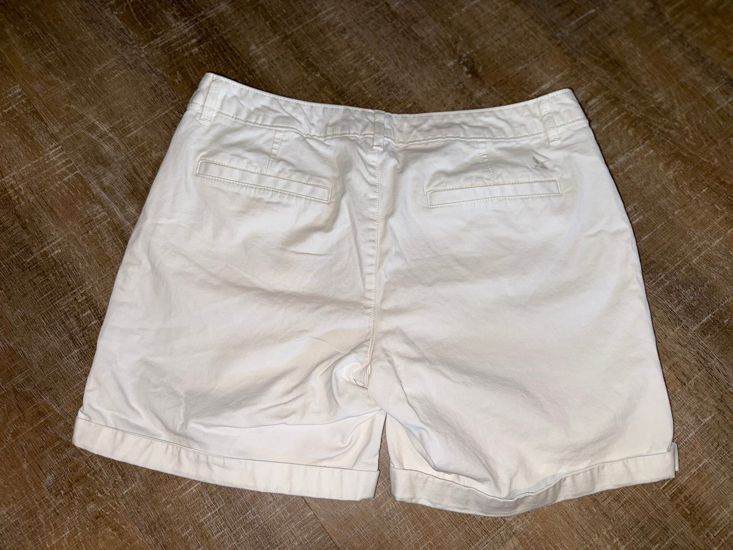 Eddie Bauer (P6) White Legend Wash Straight Leg Shorts with Stretch