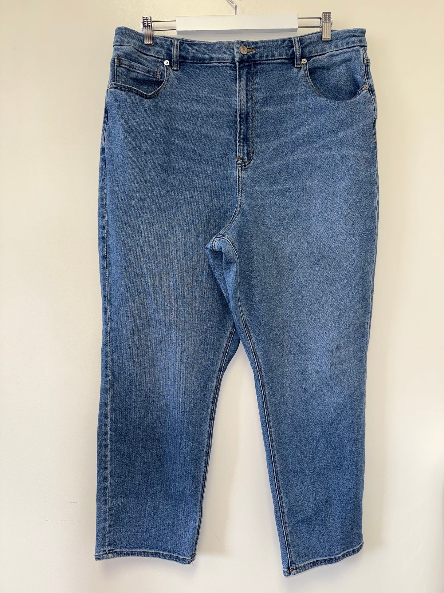 American Eagle (20) Denim Mom Jeans with Curve & Stretch